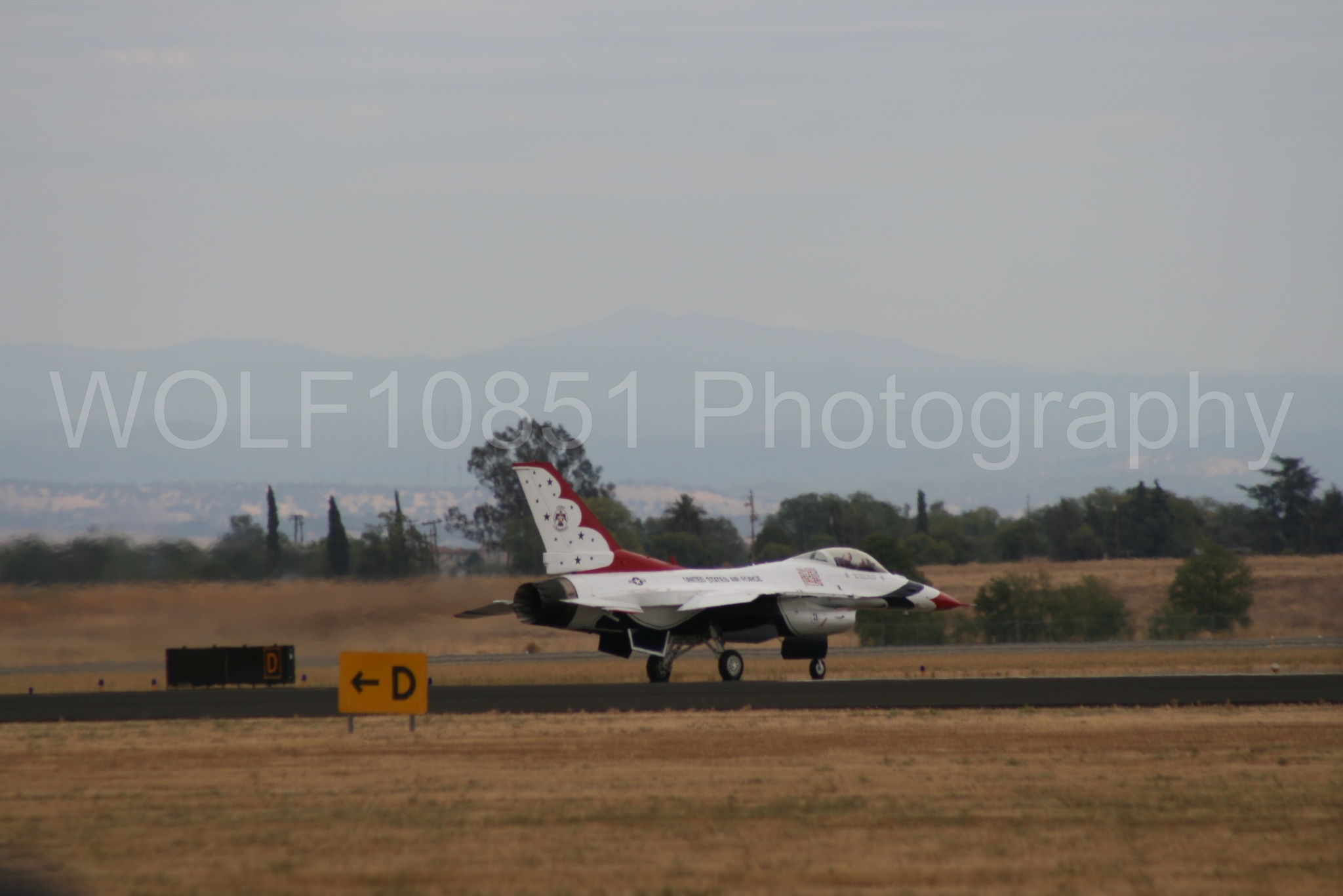 Aviation photography by WOLF10851 featuring F-16 Fighting Falcon, Thunderbirds, Red White and Blue, California Capital Airshow 2009.