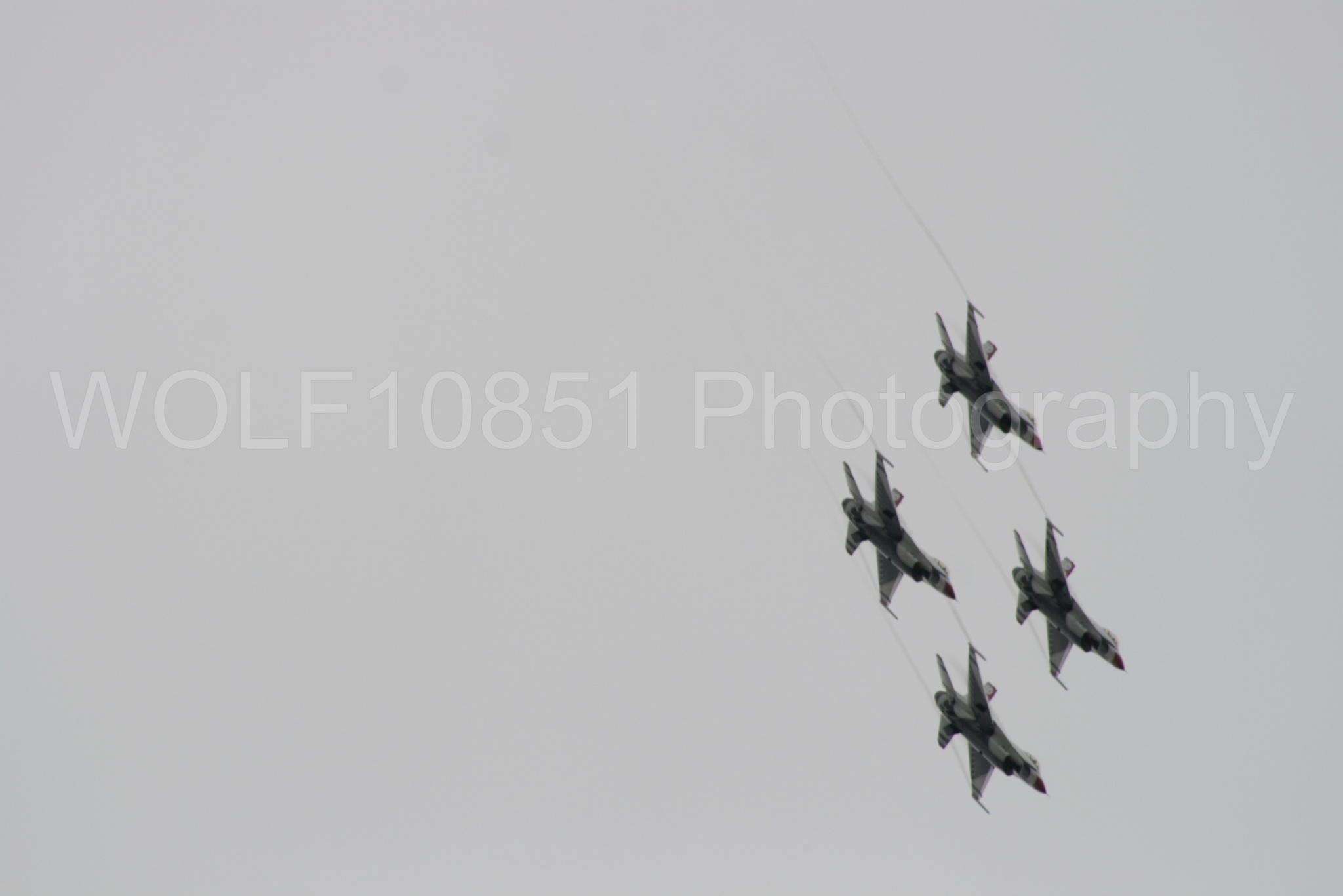Aviation photography by WOLF10851 featuring F-16 Fighting Falcon, Thunderbirds, Red White and Blue, California Capital Airshow 2009.
