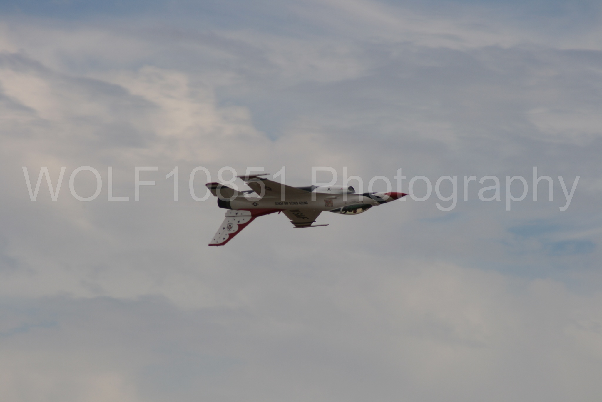 Aviation photography by WOLF10851 featuring F-16 Fighting Falcon, Thunderbirds, Red White and Blue, California Capital Airshow 2009.