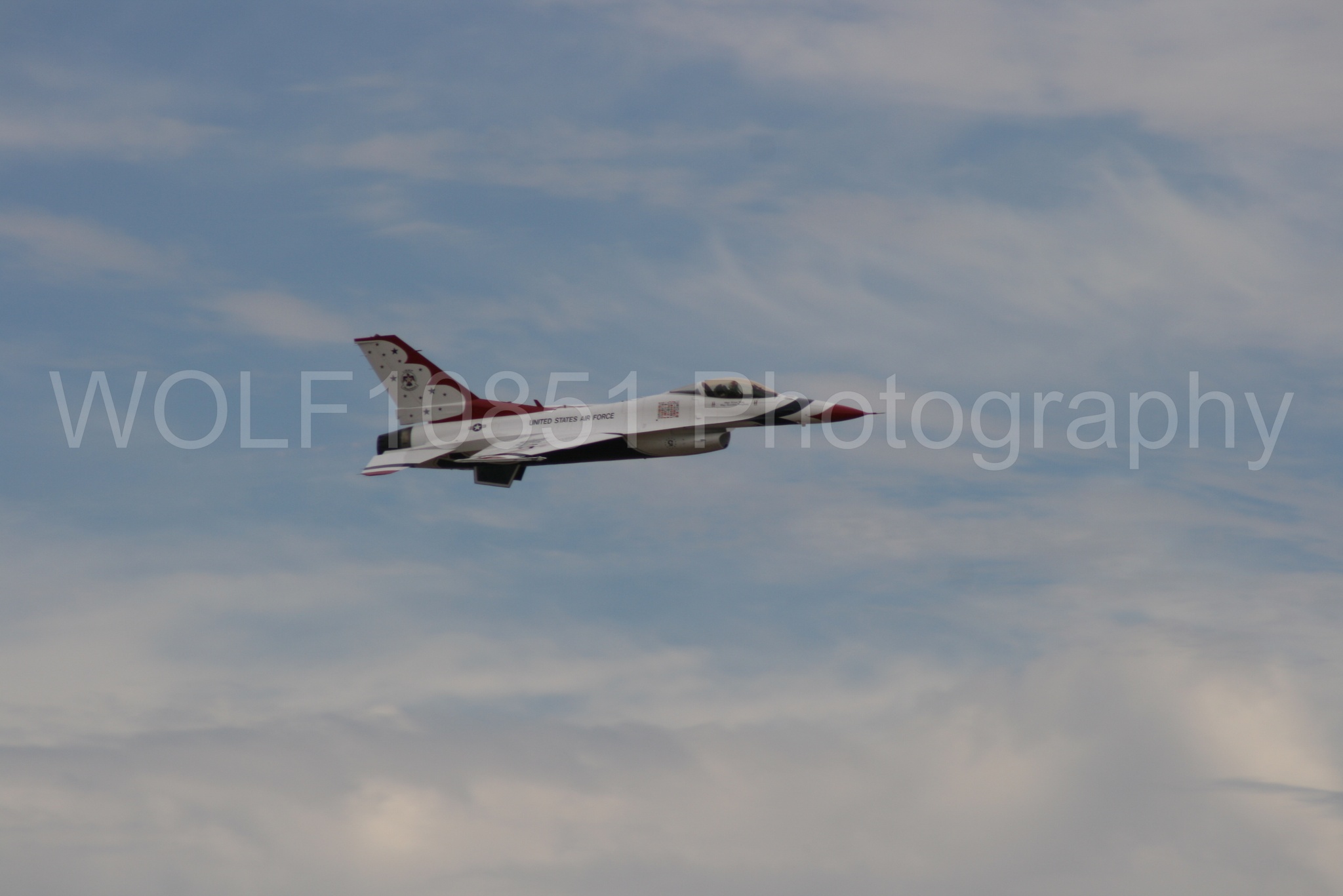 Aviation photography by WOLF10851 featuring F-16 Fighting Falcon, Thunderbirds, Red White and Blue, California Capital Airshow 2009.