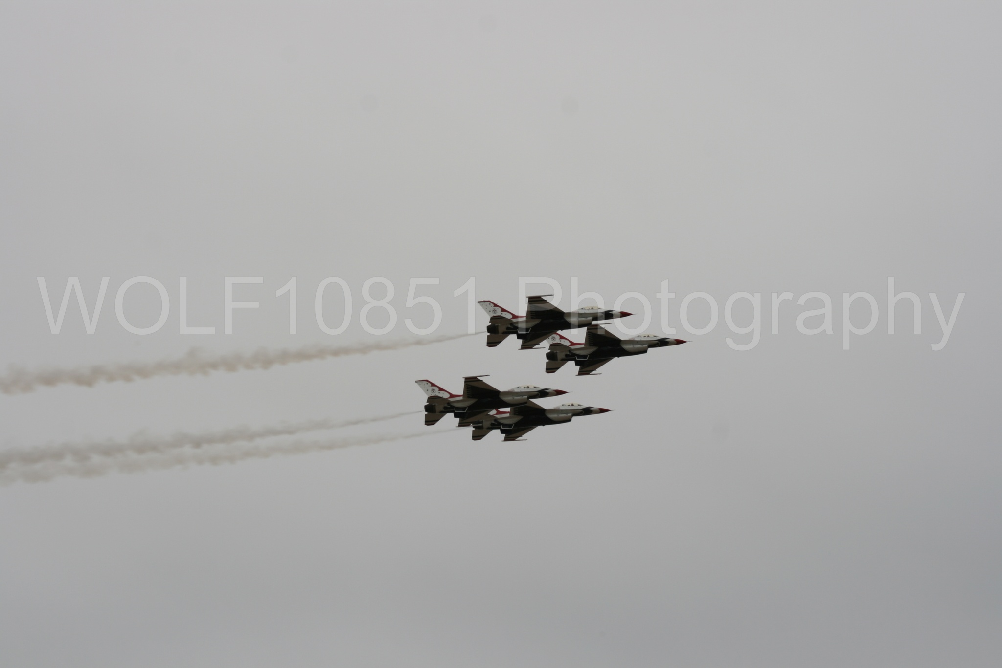 Aviation photography by WOLF10851 featuring F-16 Fighting Falcon, Thunderbirds, Red White and Blue, California Capital Airshow 2009.