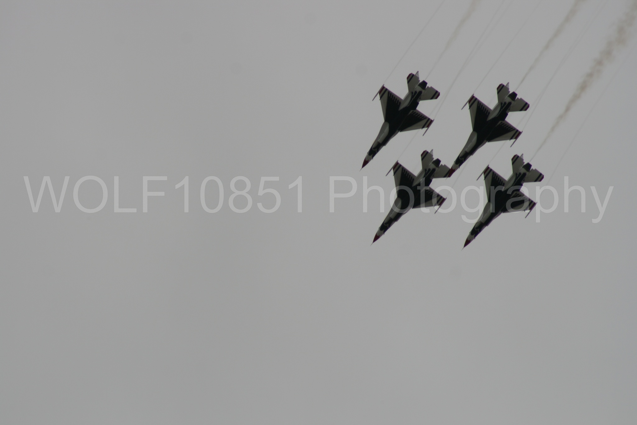 Aviation photography by WOLF10851 featuring F-16 Fighting Falcon, Thunderbirds, Red White and Blue, California Capital Airshow 2009.