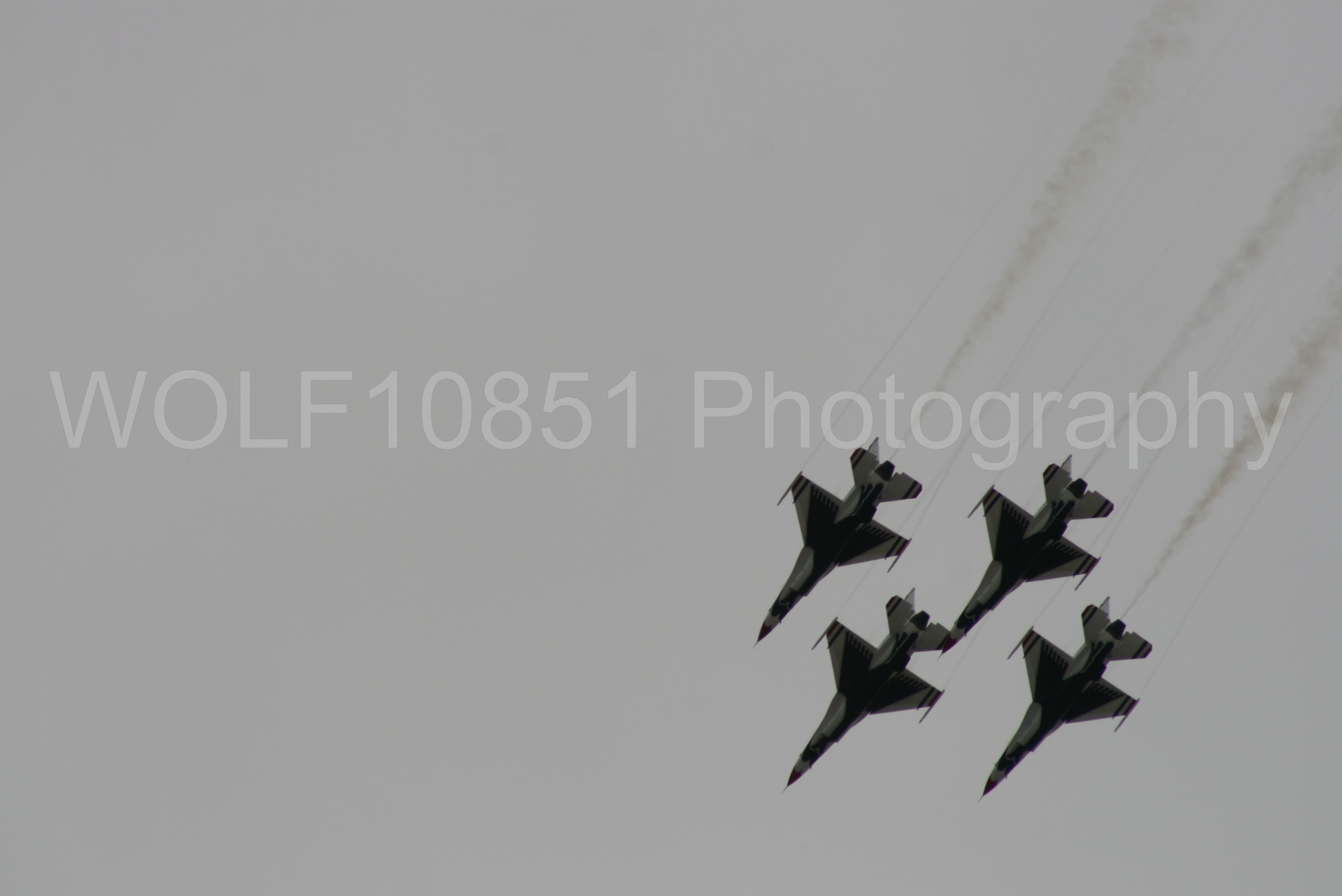 Aviation photography by WOLF10851 featuring F-16 Fighting Falcon, Thunderbirds, Red White and Blue, California Capital Airshow 2009.