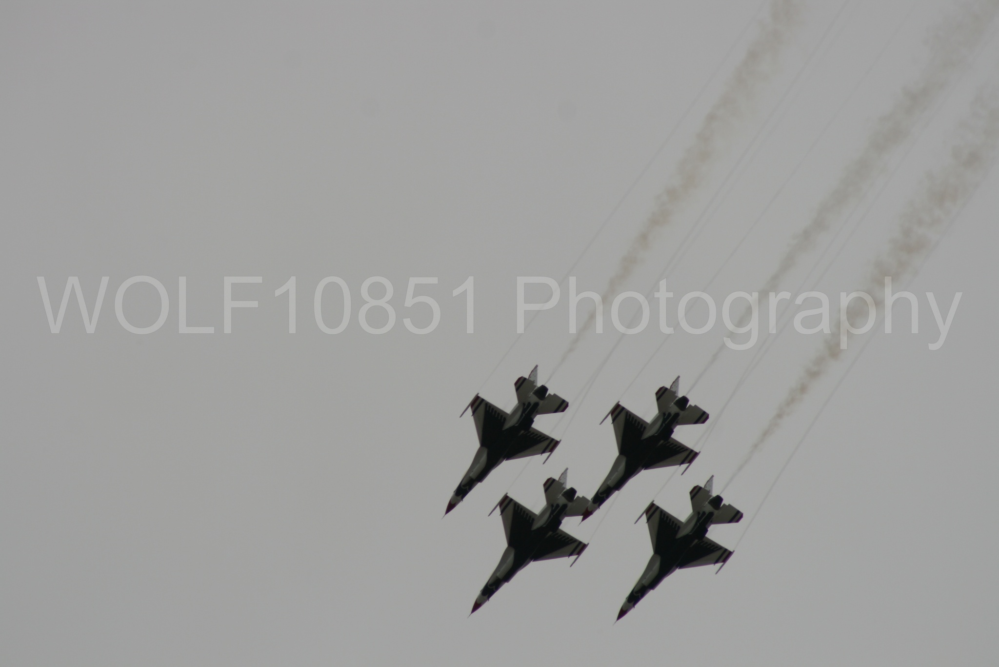 Aviation photography by WOLF10851 featuring F-16 Fighting Falcon, Thunderbirds, Red White and Blue, California Capital Airshow 2009.