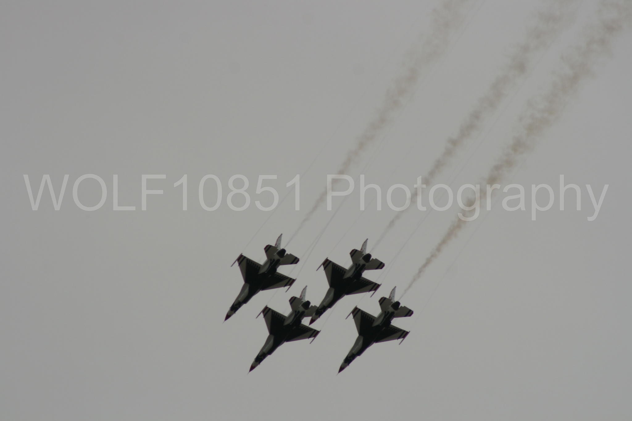 Aviation photography by WOLF10851 featuring F-16 Fighting Falcon, Thunderbirds, Red White and Blue, California Capital Airshow 2009.