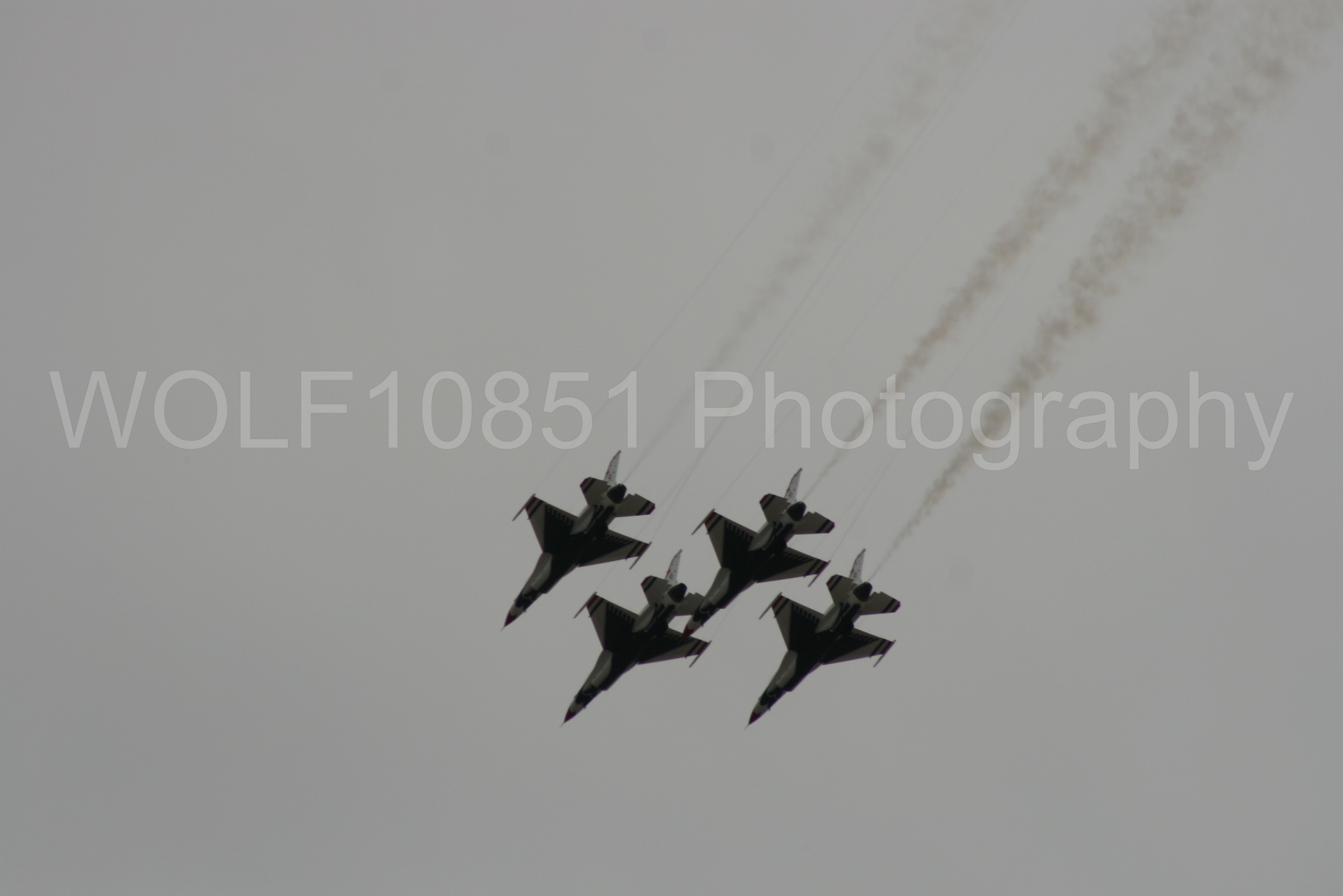 Aviation photography by WOLF10851 featuring F-16 Fighting Falcon, Thunderbirds, Red White and Blue, California Capital Airshow 2009.