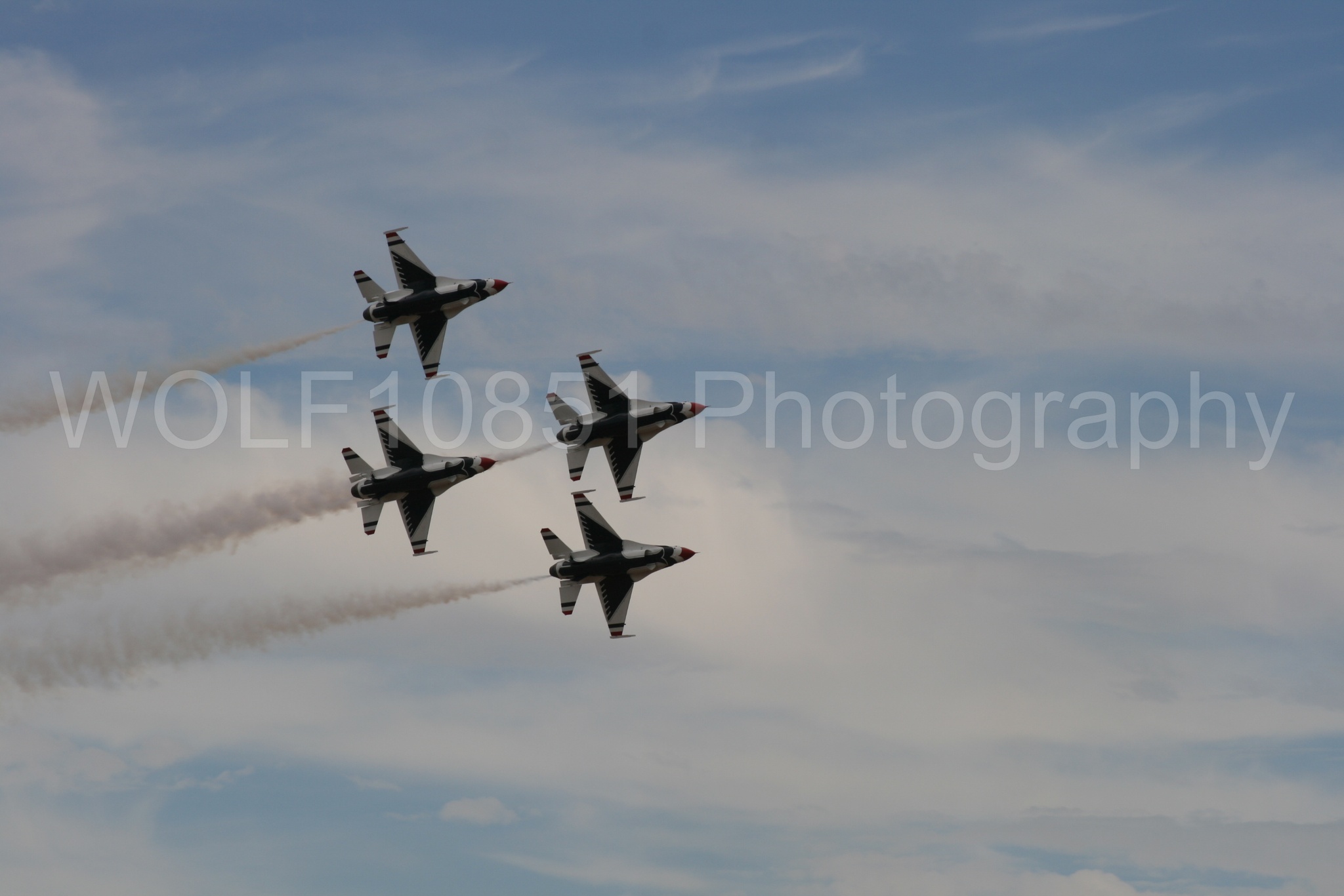 Aviation photography by WOLF10851 featuring F-16 Fighting Falcon, Thunderbirds, Red White and Blue, California Capital Airshow 2009.