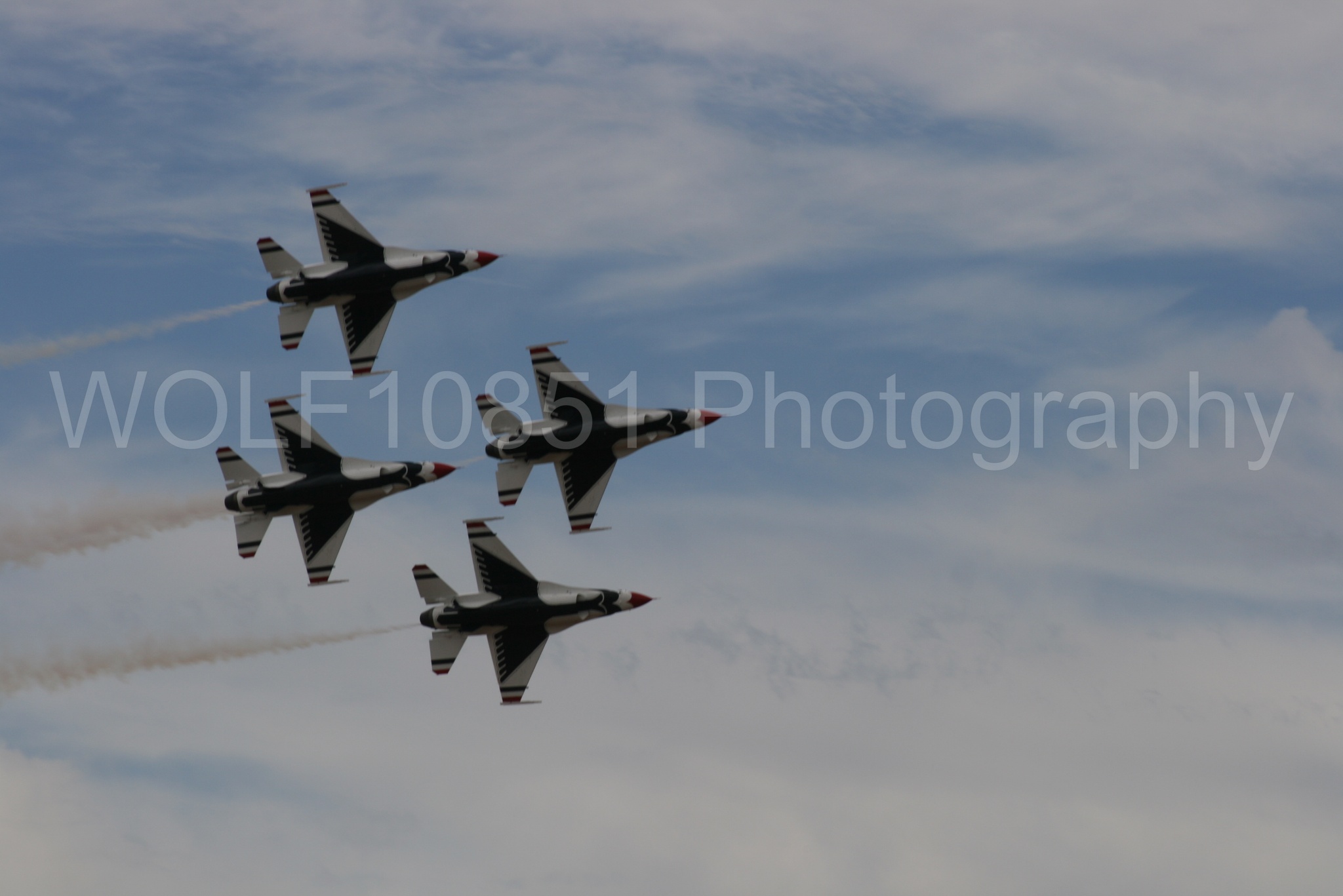 Aviation photography by WOLF10851 featuring F-16 Fighting Falcon, Thunderbirds, Red White and Blue, California Capital Airshow 2009.