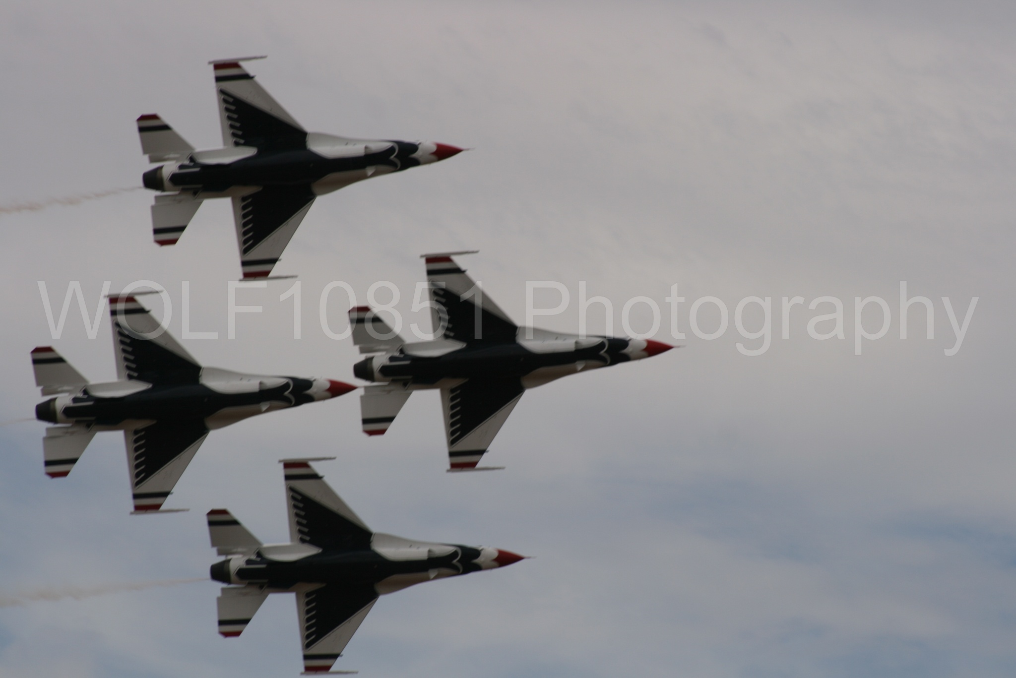Aviation photography by WOLF10851 featuring F-16 Fighting Falcon, Thunderbirds, Red White and Blue, California Capital Airshow 2009.