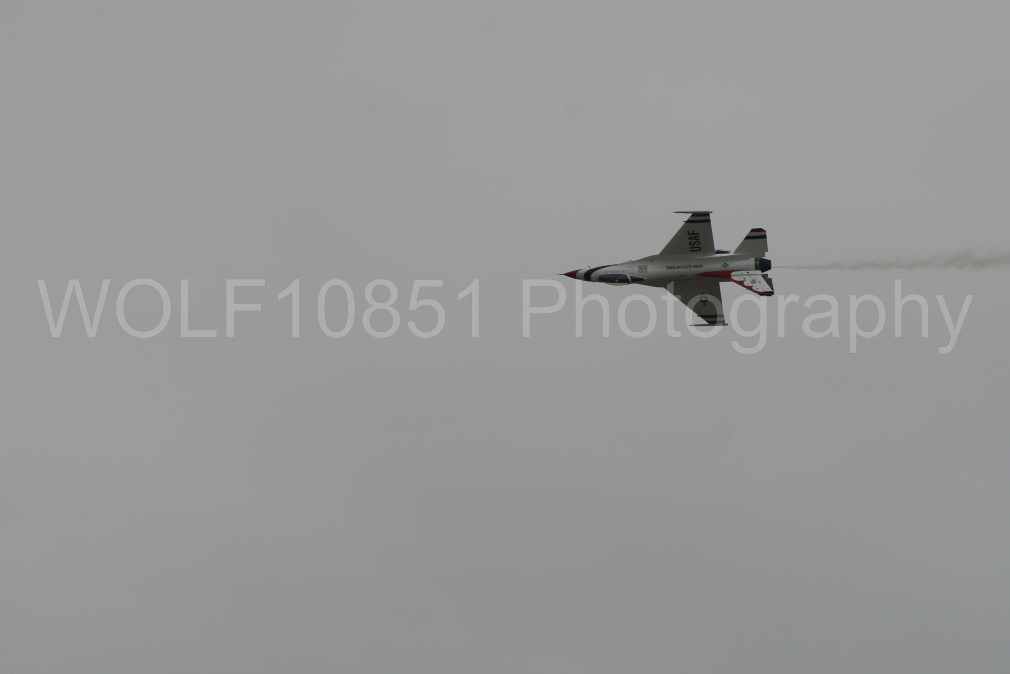 Aviation photography by WOLF10851 featuring F-16 Fighting Falcon, Thunderbirds, Red White and Blue, California Capital Airshow 2009.