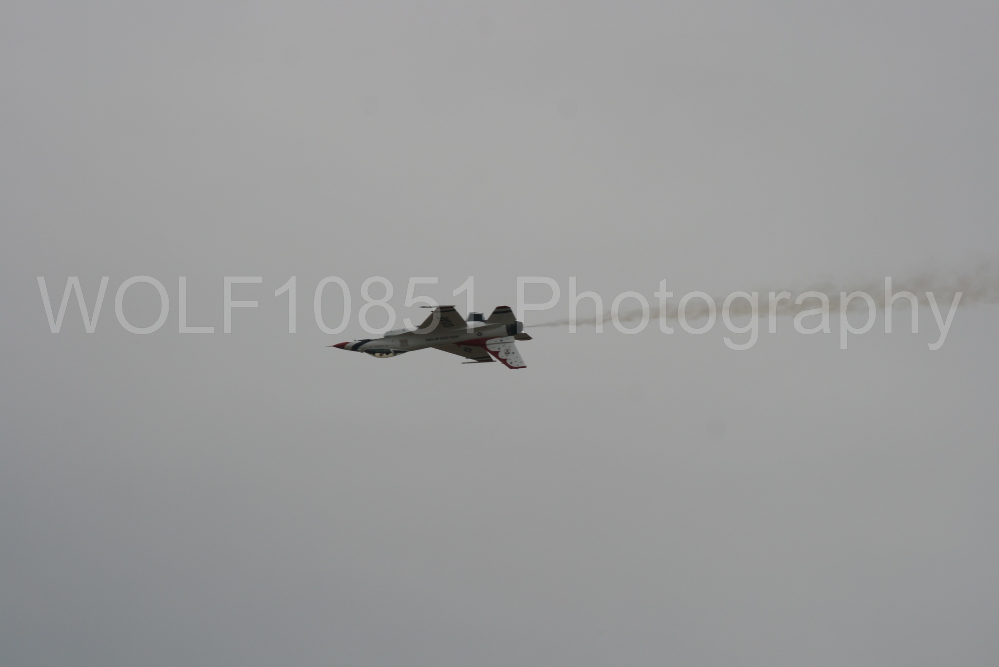 Aviation photography by WOLF10851 featuring F-16 Fighting Falcon, Thunderbirds, Red White and Blue, California Capital Airshow 2009.
