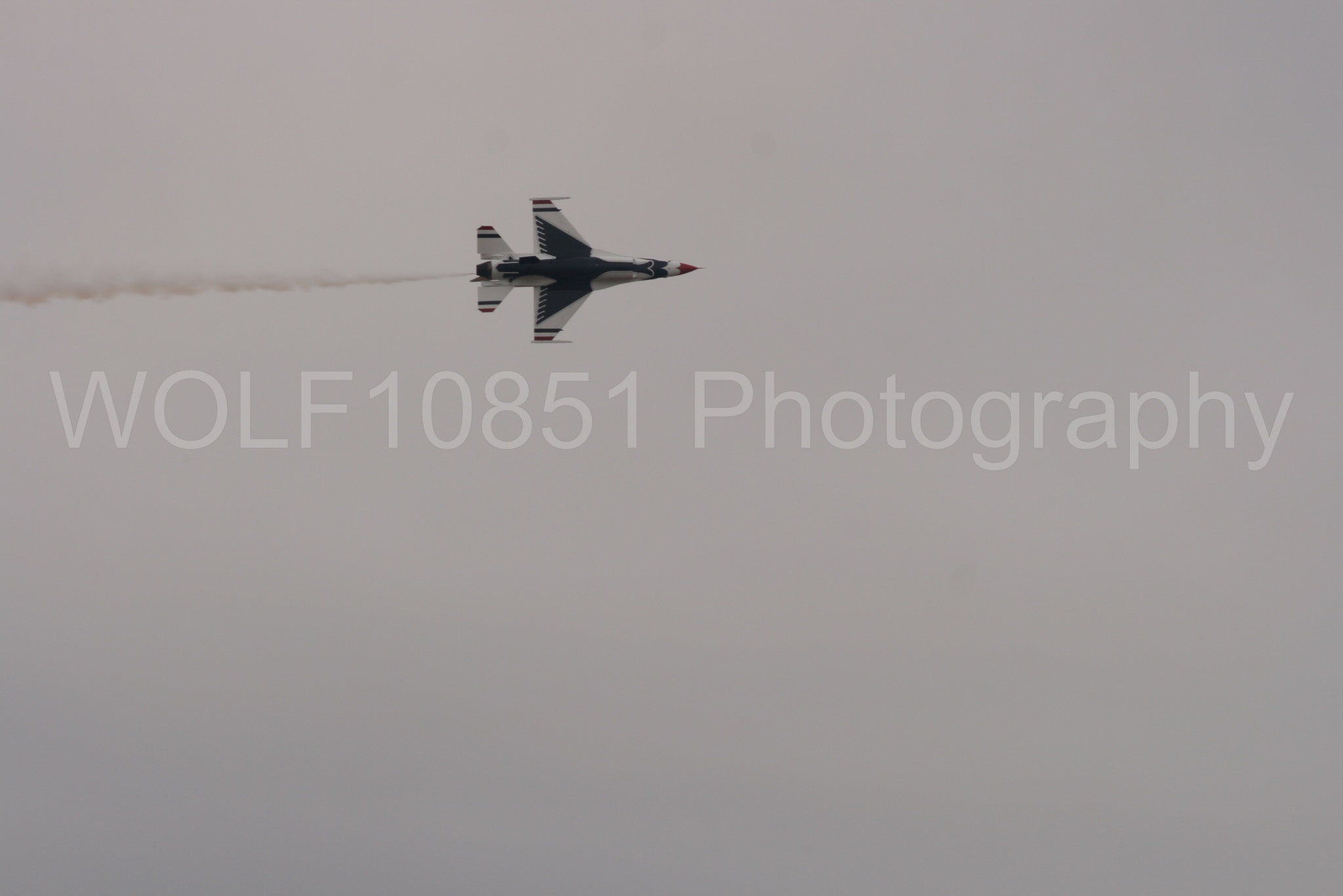 Aviation photography by WOLF10851 featuring F-16 Fighting Falcon, Thunderbirds, Red White and Blue, California Capital Airshow 2009.