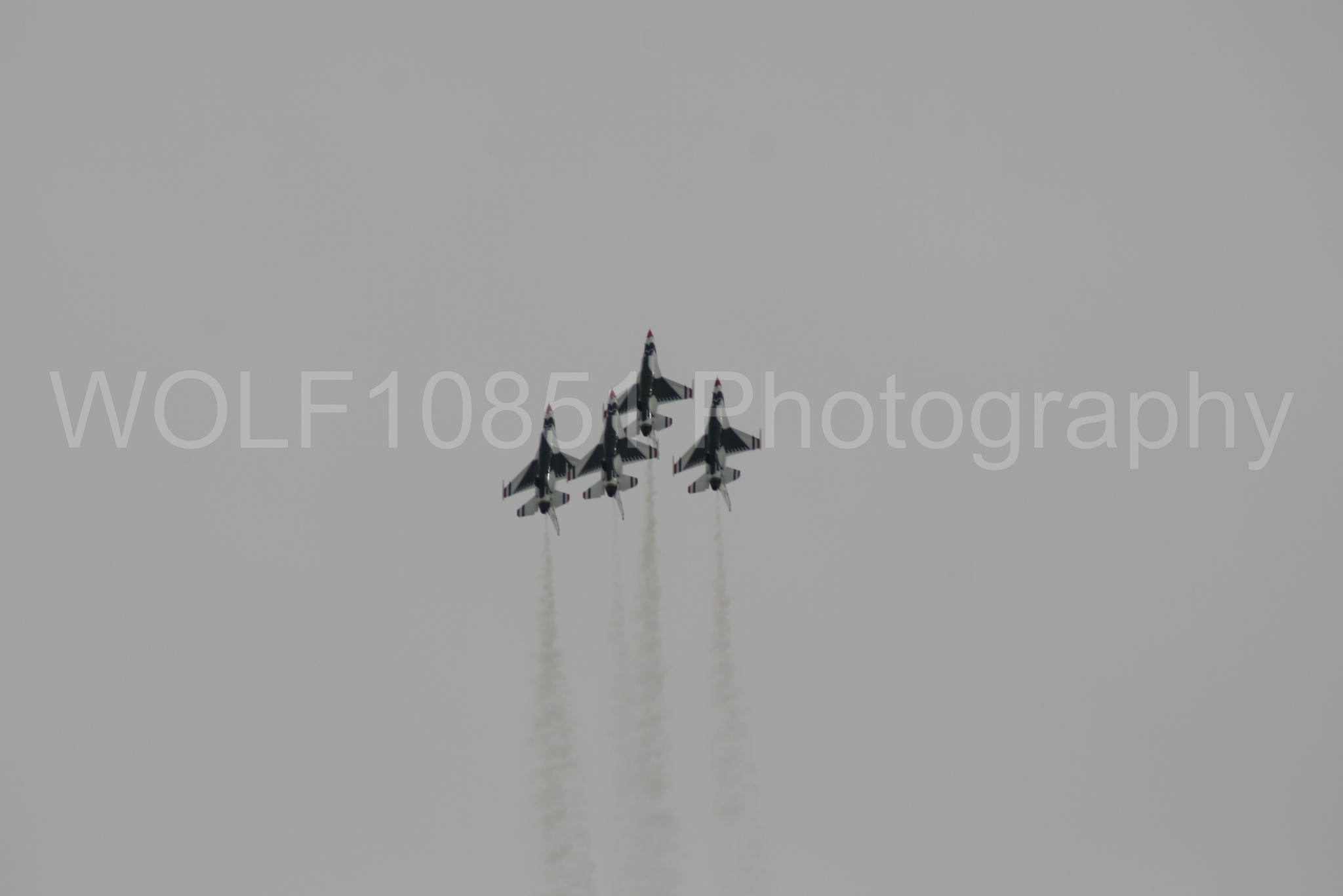 Aviation photography by WOLF10851 featuring F-16 Fighting Falcon, Thunderbirds, Red White and Blue, California Capital Airshow 2009.