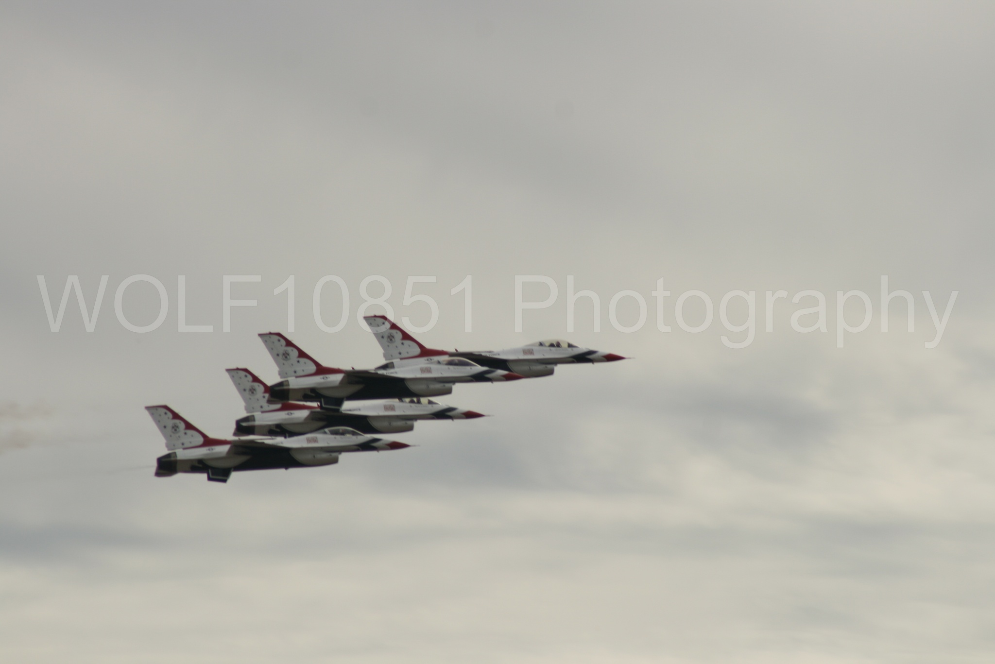Aviation photography by WOLF10851 featuring F-16 Fighting Falcon, Thunderbirds, Red White and Blue, California Capital Airshow 2009.