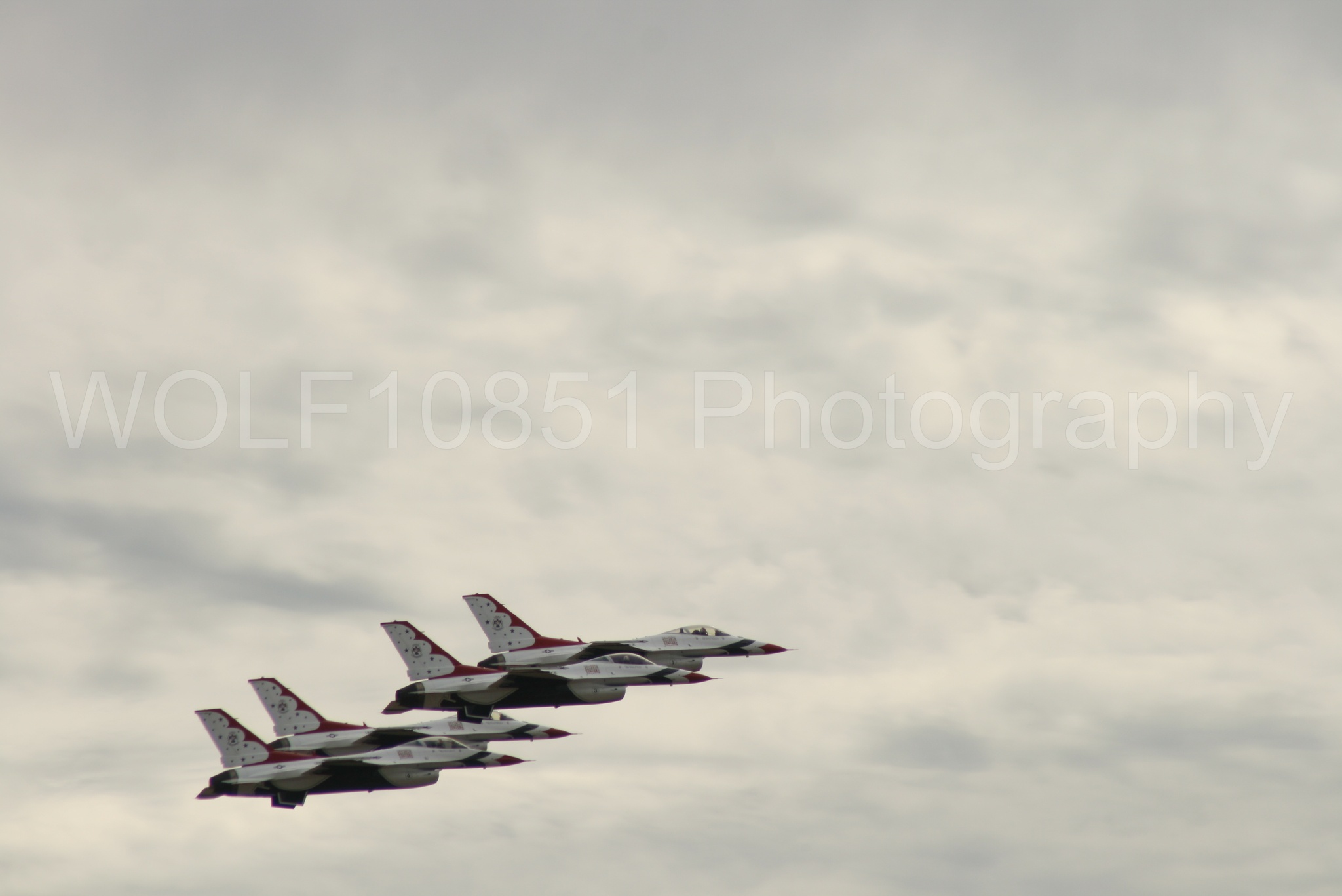 Aviation photography by WOLF10851 featuring F-16 Fighting Falcon, Thunderbirds, Red White and Blue, California Capital Airshow 2009.