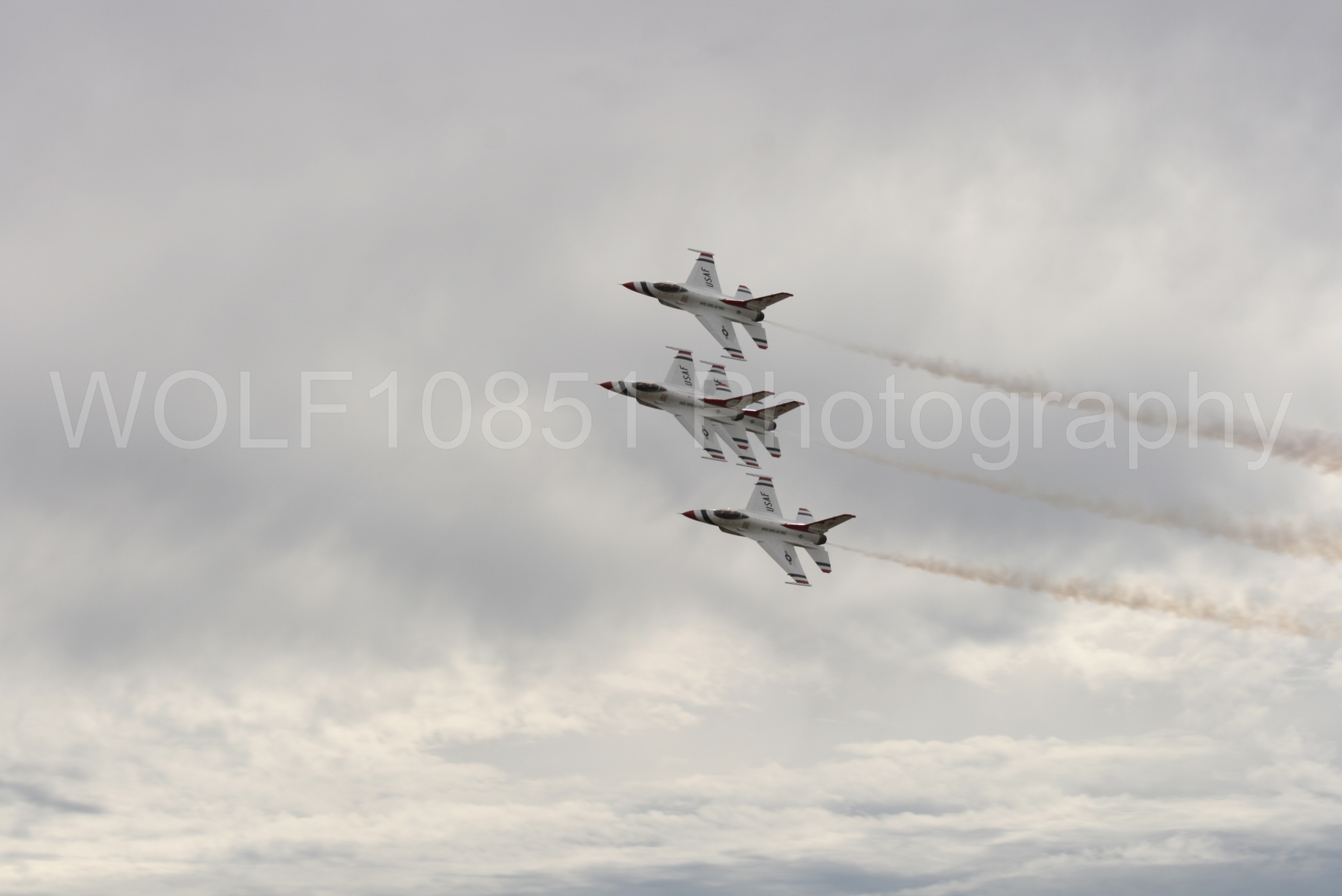 Aviation photography by WOLF10851 featuring F-16 Fighting Falcon, Thunderbirds, Red White and Blue, California Capital Airshow 2009.