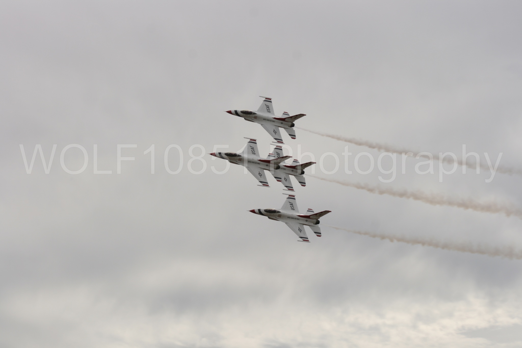 Aviation photography by WOLF10851 featuring F-16 Fighting Falcon, Thunderbirds, Red White and Blue, California Capital Airshow 2009.