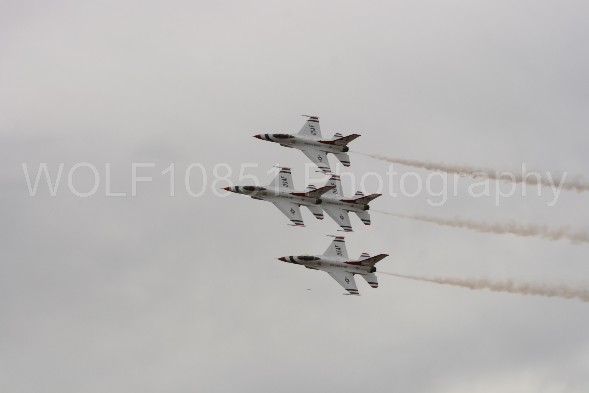 Aviation photography by WOLF10851 featuring F-16 Fighting Falcon, Thunderbirds, Red White and Blue, California Capital Airshow 2009.