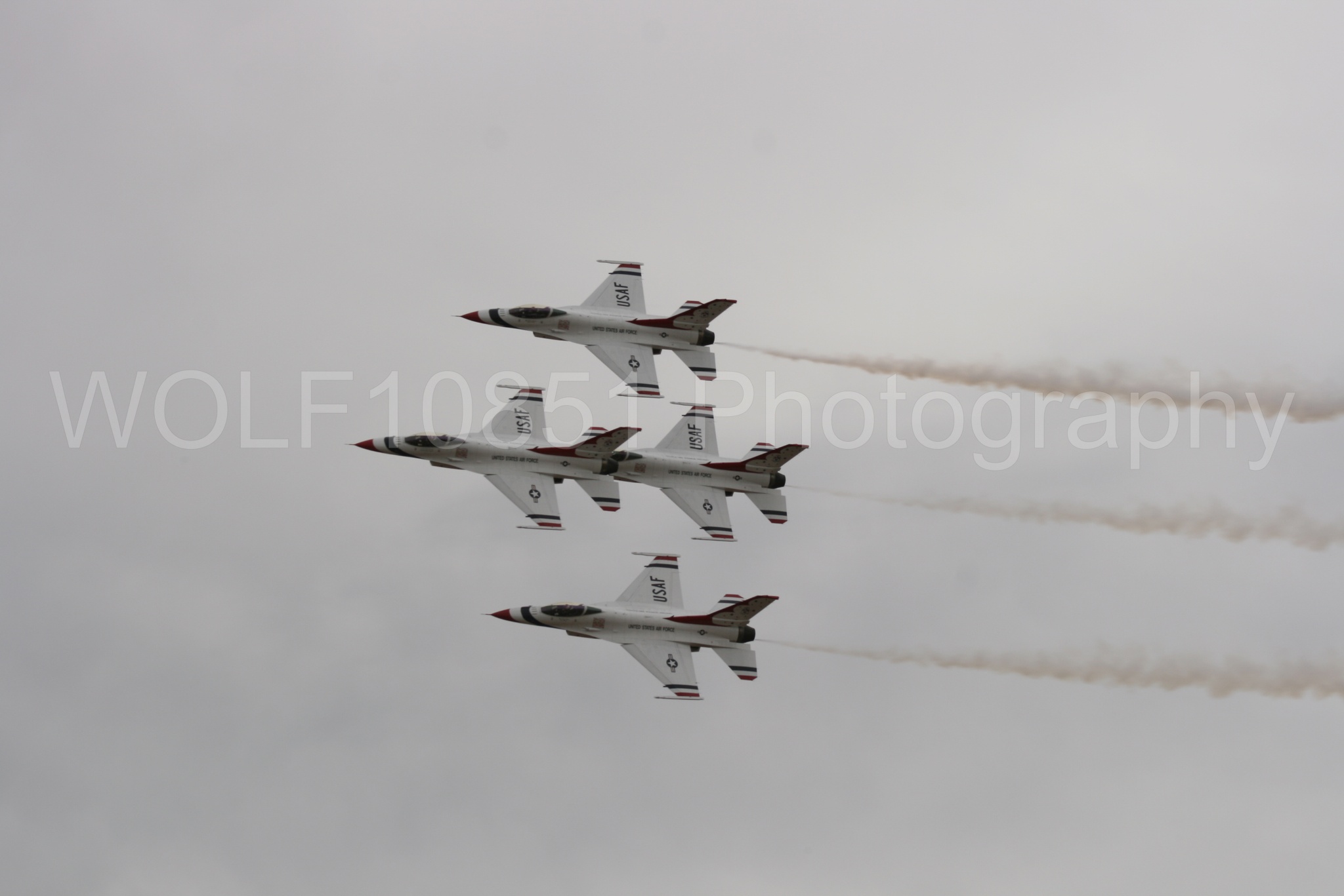 Aviation photography by WOLF10851 featuring F-16 Fighting Falcon, Thunderbirds, Red White and Blue, California Capital Airshow 2009.