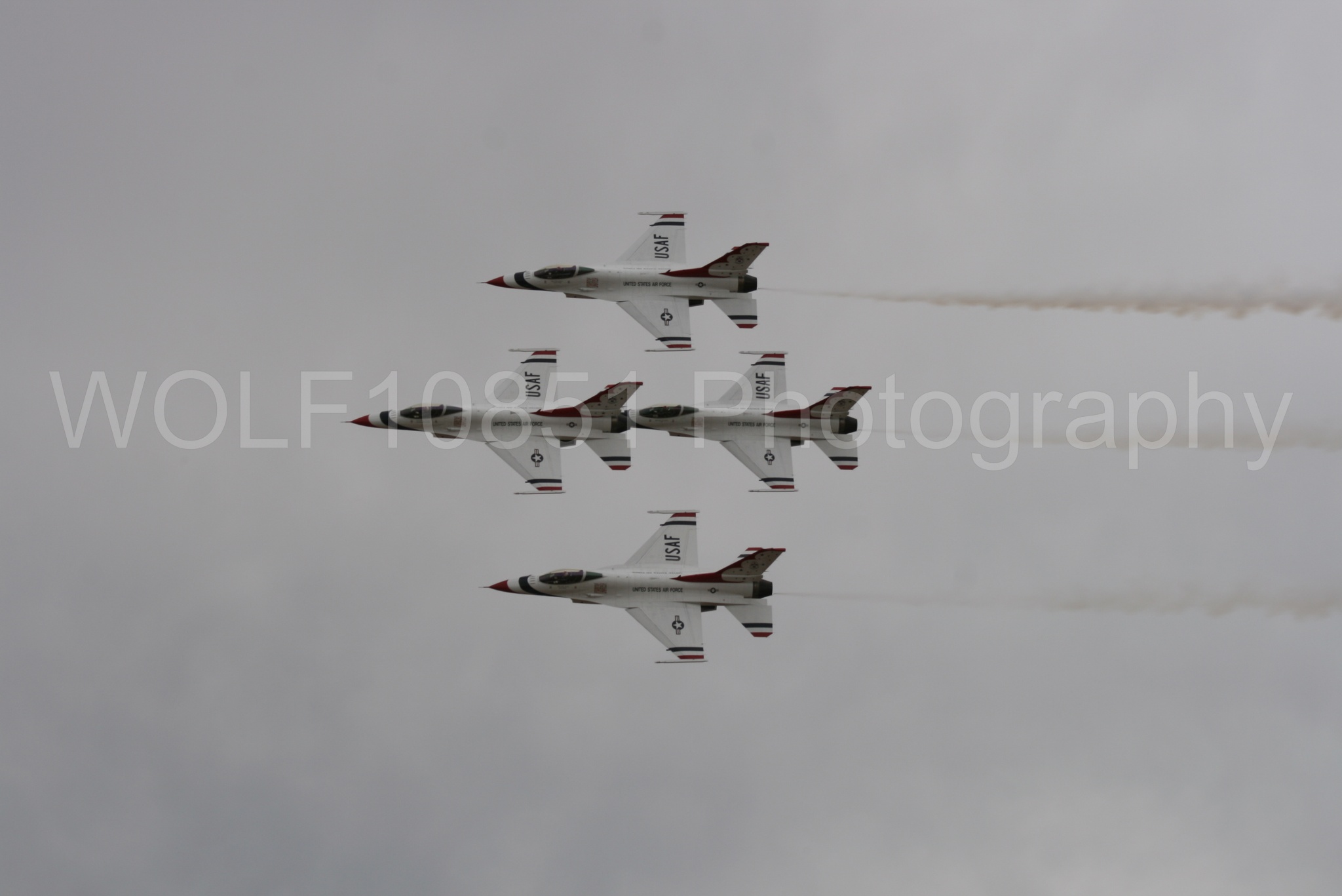 Aviation photography by WOLF10851 featuring F-16 Fighting Falcon, Thunderbirds, Red White and Blue, California Capital Airshow 2009.