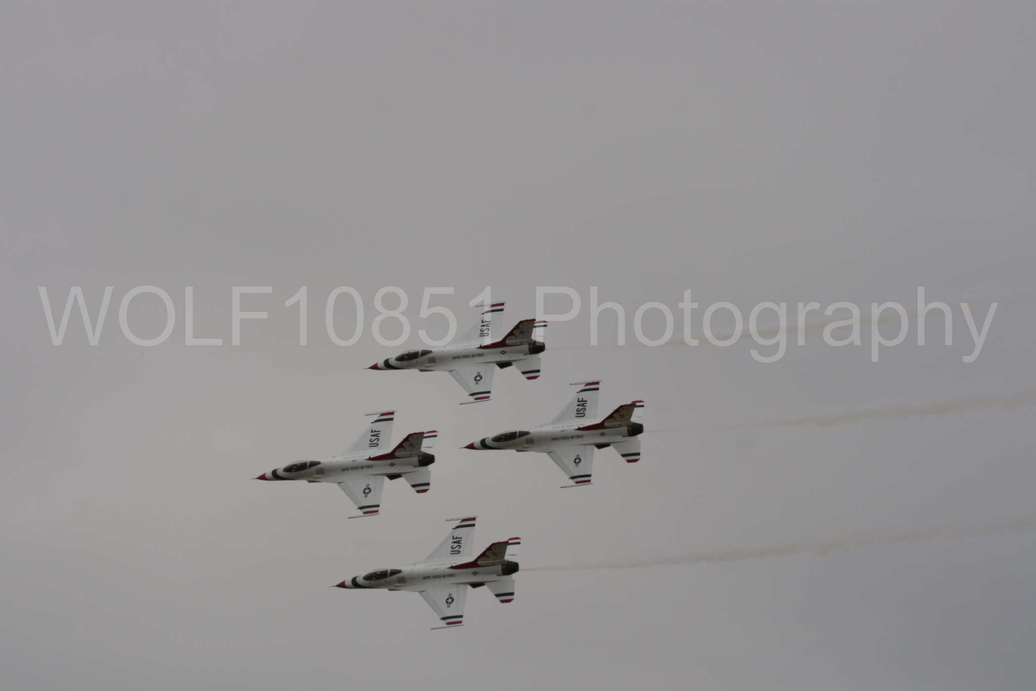 Aviation photography by WOLF10851 featuring F-16 Fighting Falcon, Thunderbirds, Red White and Blue, California Capital Airshow 2009.