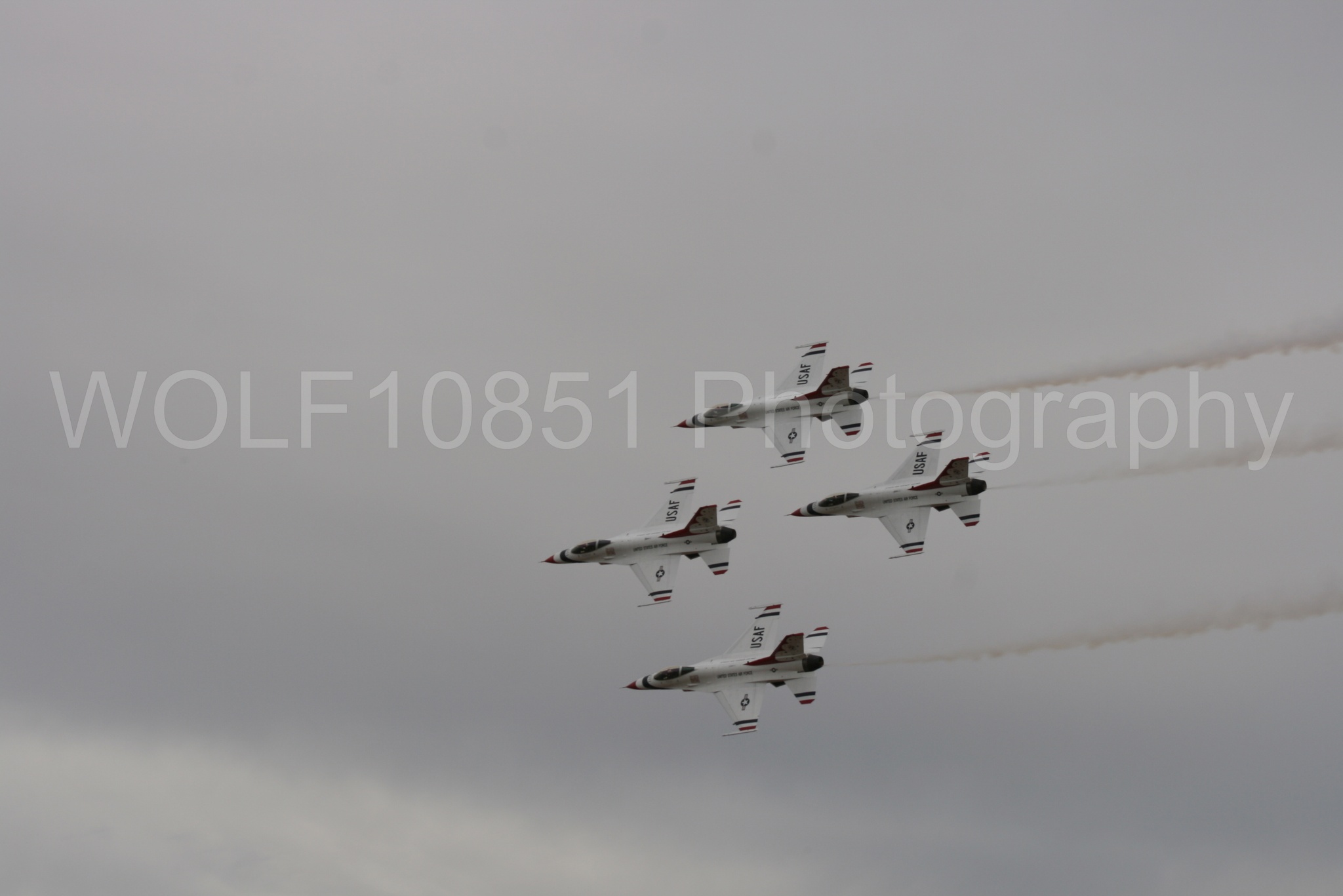 Aviation photography by WOLF10851 featuring F-16 Fighting Falcon, Thunderbirds, Red White and Blue, California Capital Airshow 2009.