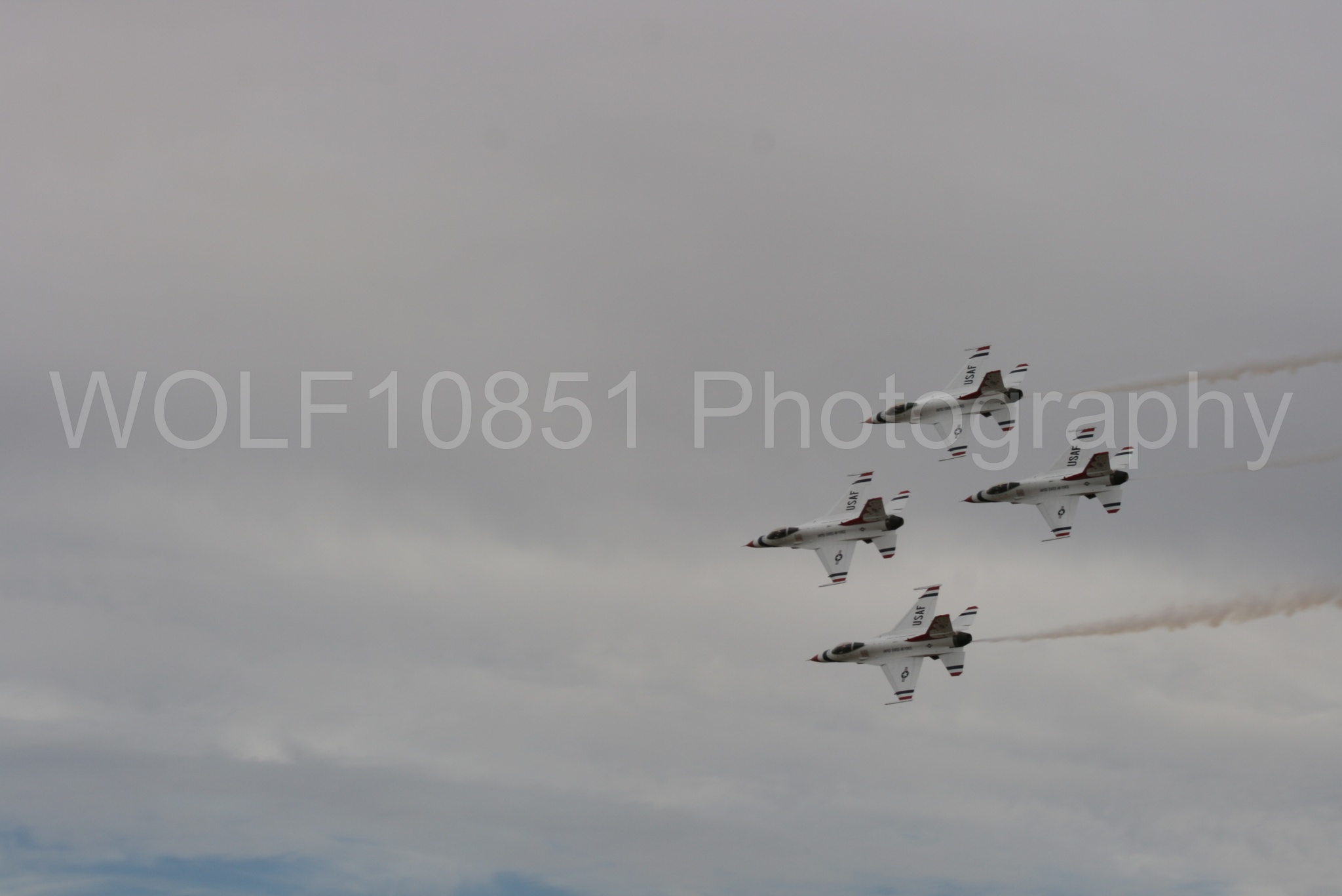Aviation photography by WOLF10851 featuring F-16 Fighting Falcon, Thunderbirds, Red White and Blue, California Capital Airshow 2009.