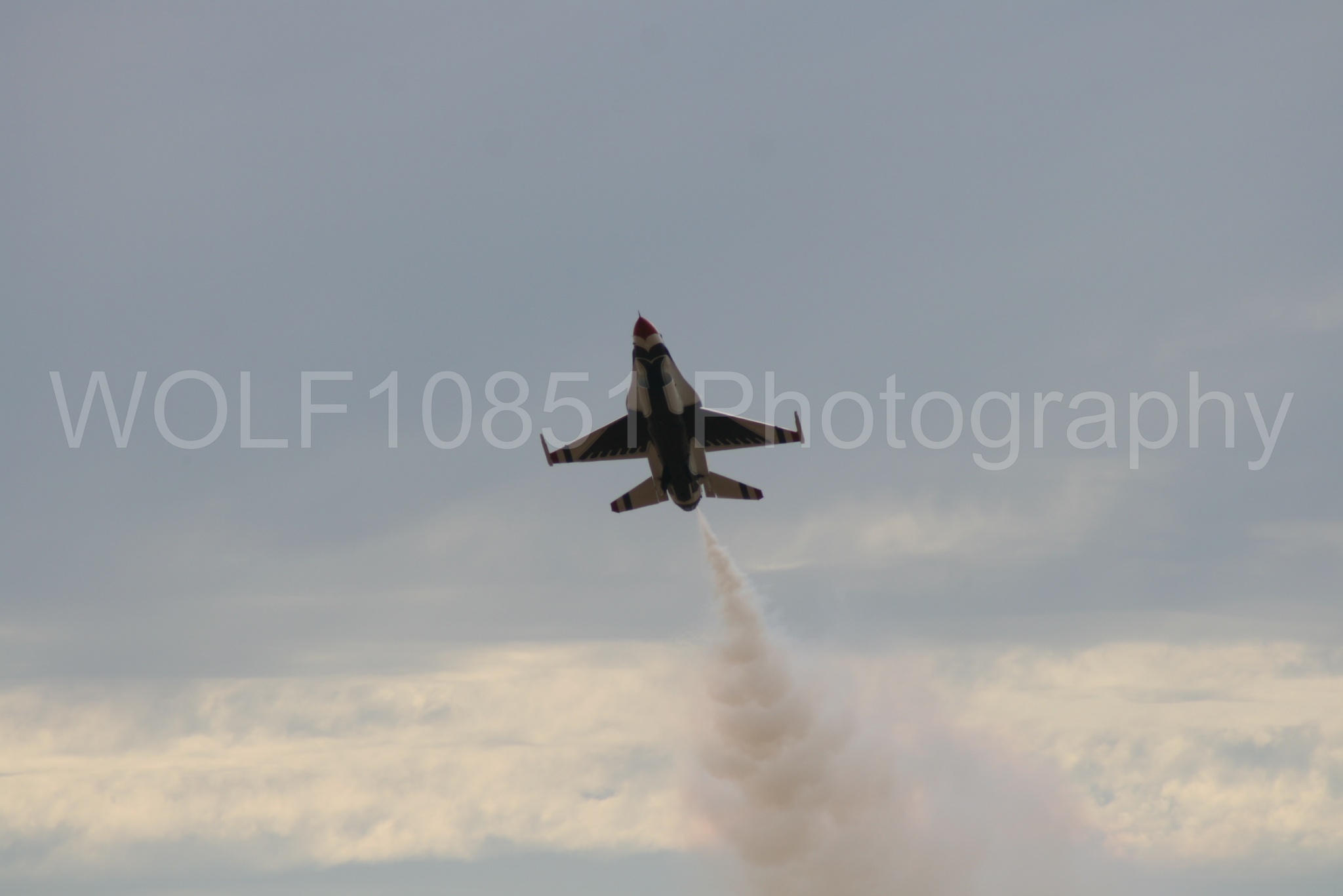 Aviation photography by WOLF10851 featuring F-16 Fighting Falcon, Thunderbirds, Red White and Blue, California Capital Airshow 2009.