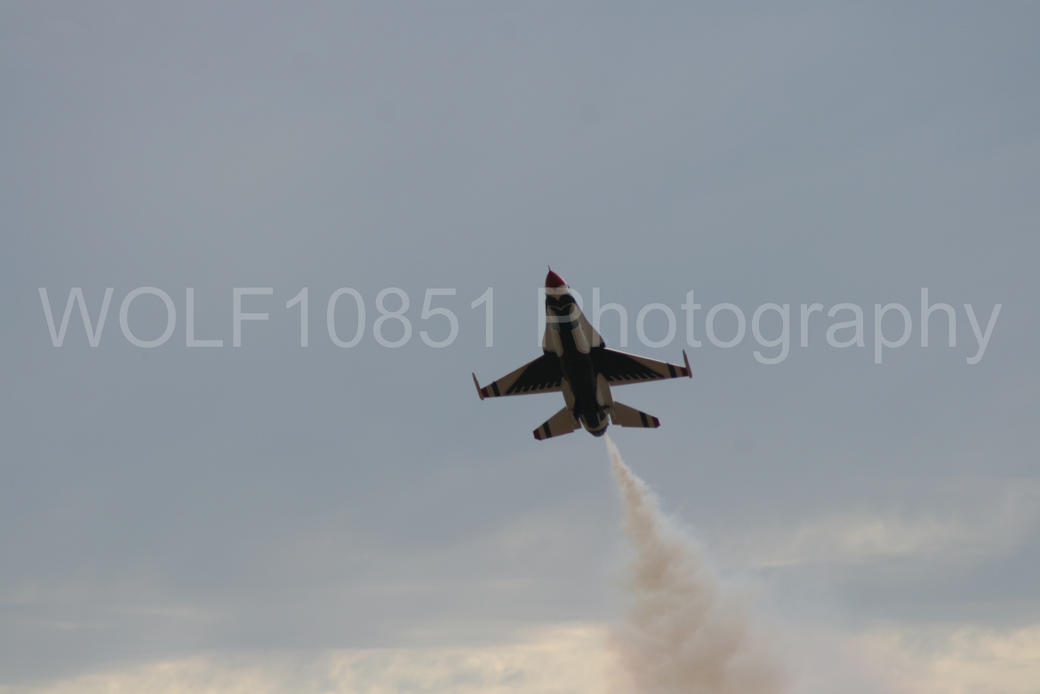 Aviation photography by WOLF10851 featuring F-16 Fighting Falcon, Thunderbirds, Red White and Blue, California Capital Airshow 2009.