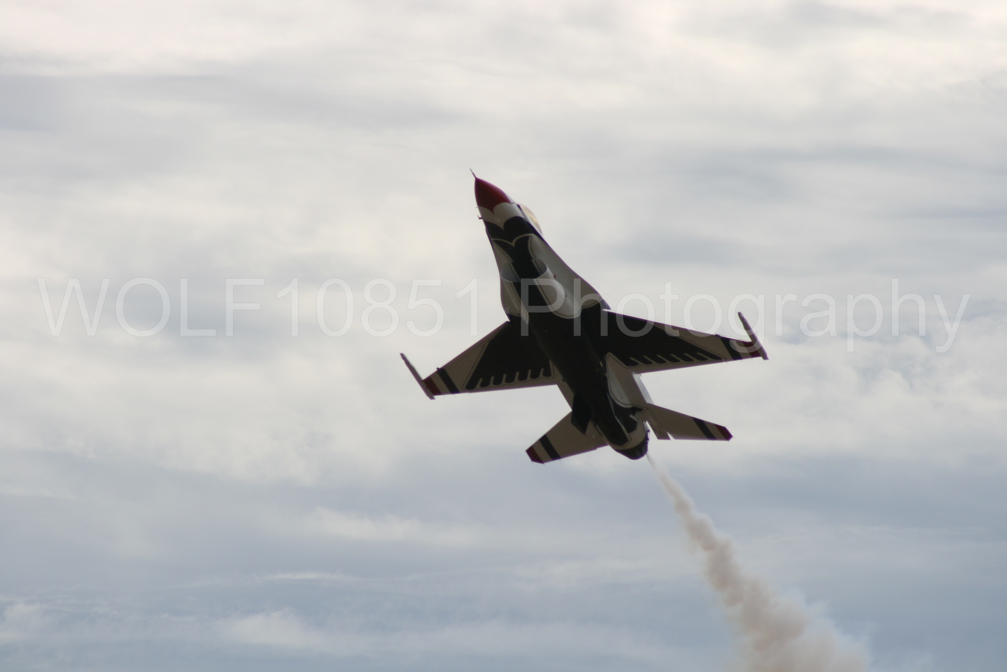 Aviation photography by WOLF10851 featuring F-16 Fighting Falcon, Thunderbirds, Red White and Blue, California Capital Airshow 2009.