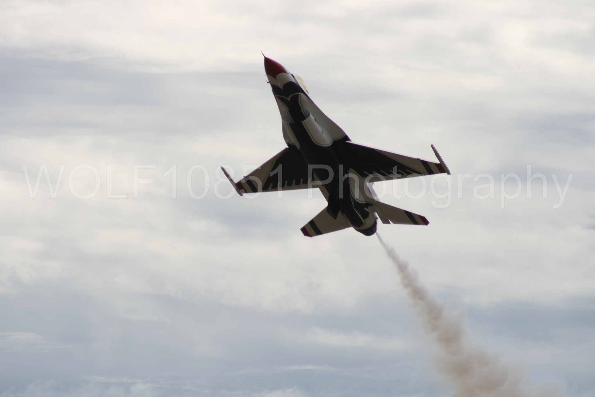 Aviation photography by WOLF10851 featuring F-16 Fighting Falcon, Thunderbirds, Red White and Blue, California Capital Airshow 2009.