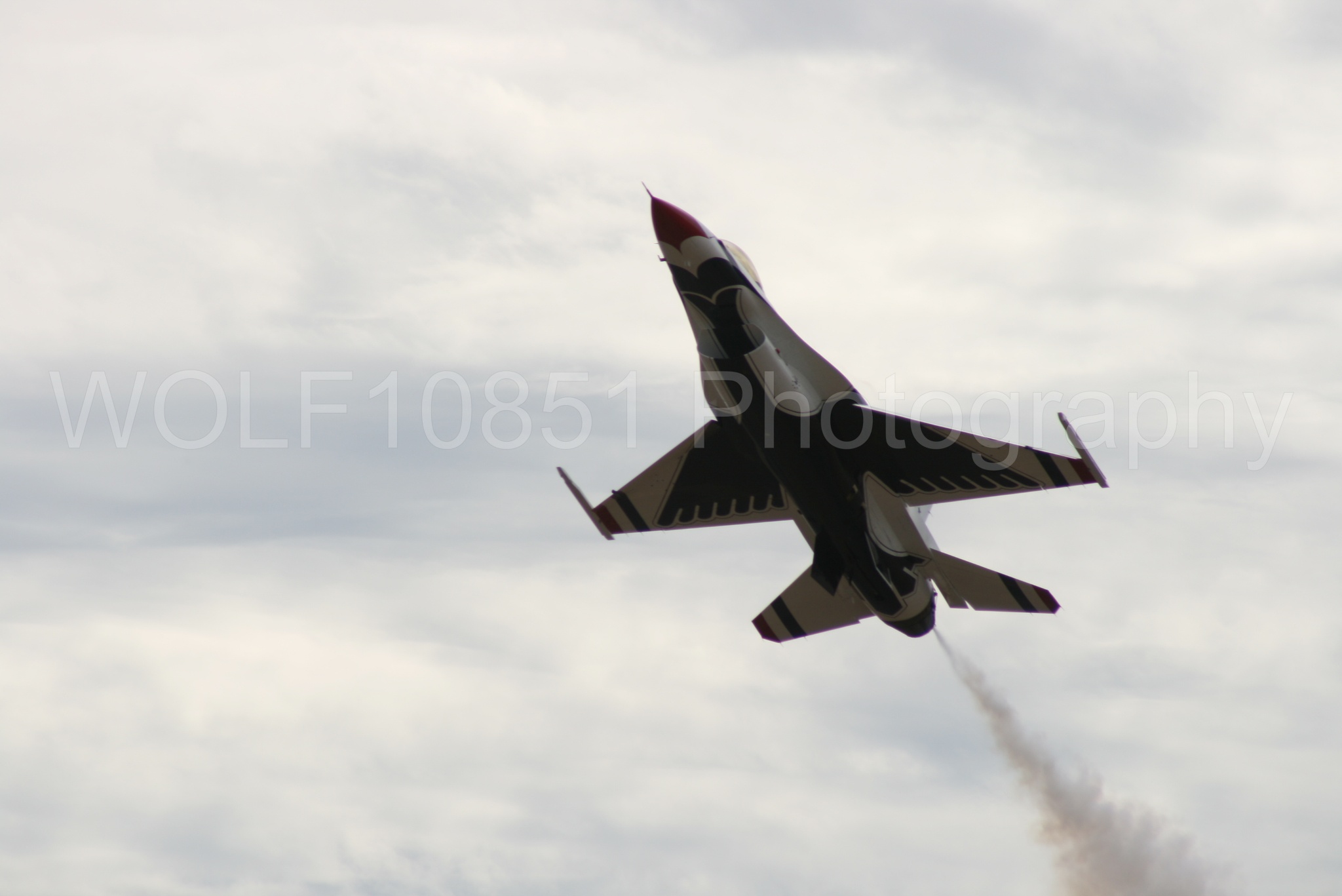 Aviation photography by WOLF10851 featuring F-16 Fighting Falcon, Thunderbirds, Red White and Blue, California Capital Airshow 2009.