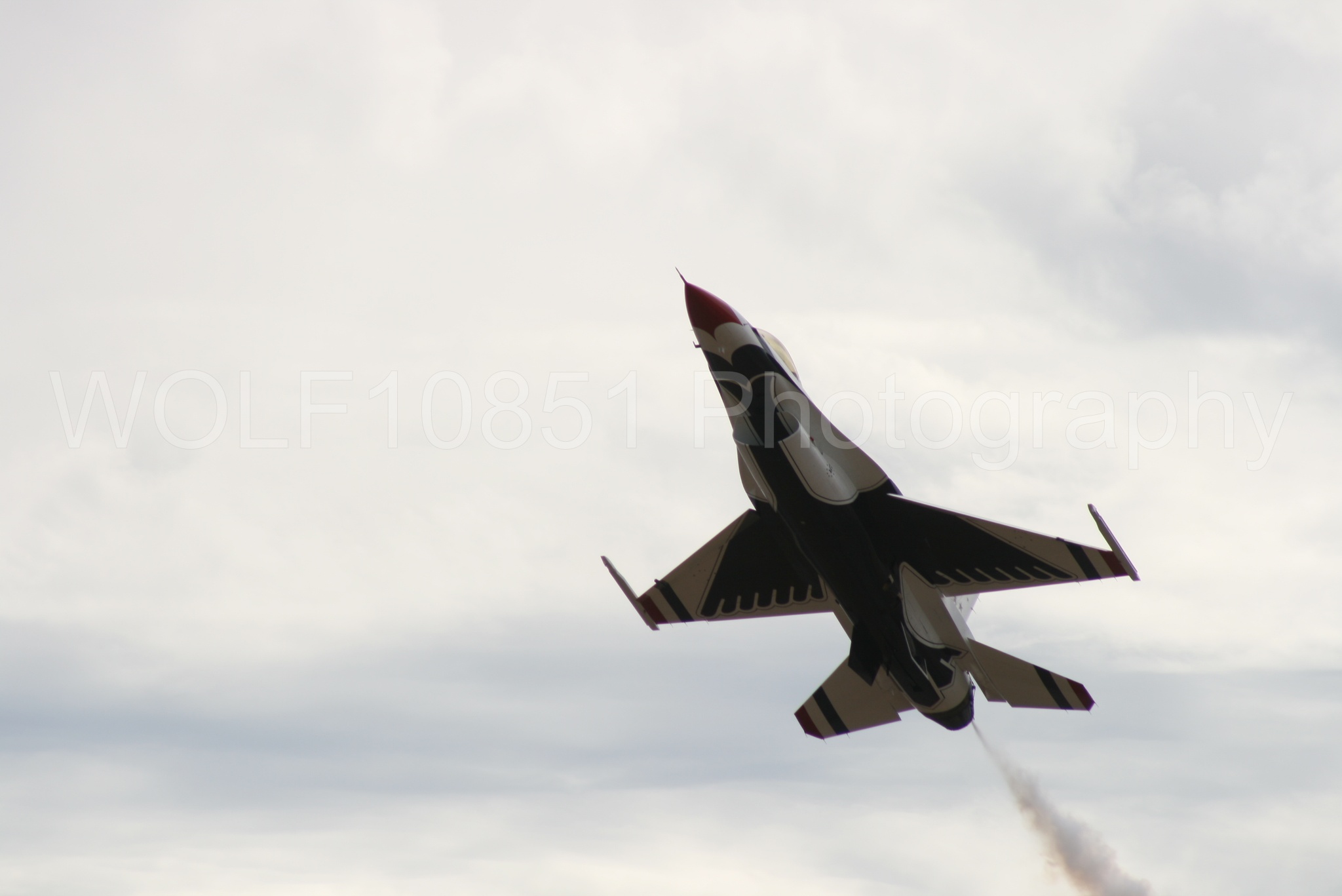 Aviation photography by WOLF10851 featuring F-16 Fighting Falcon, Thunderbirds, Red White and Blue, California Capital Airshow 2009.