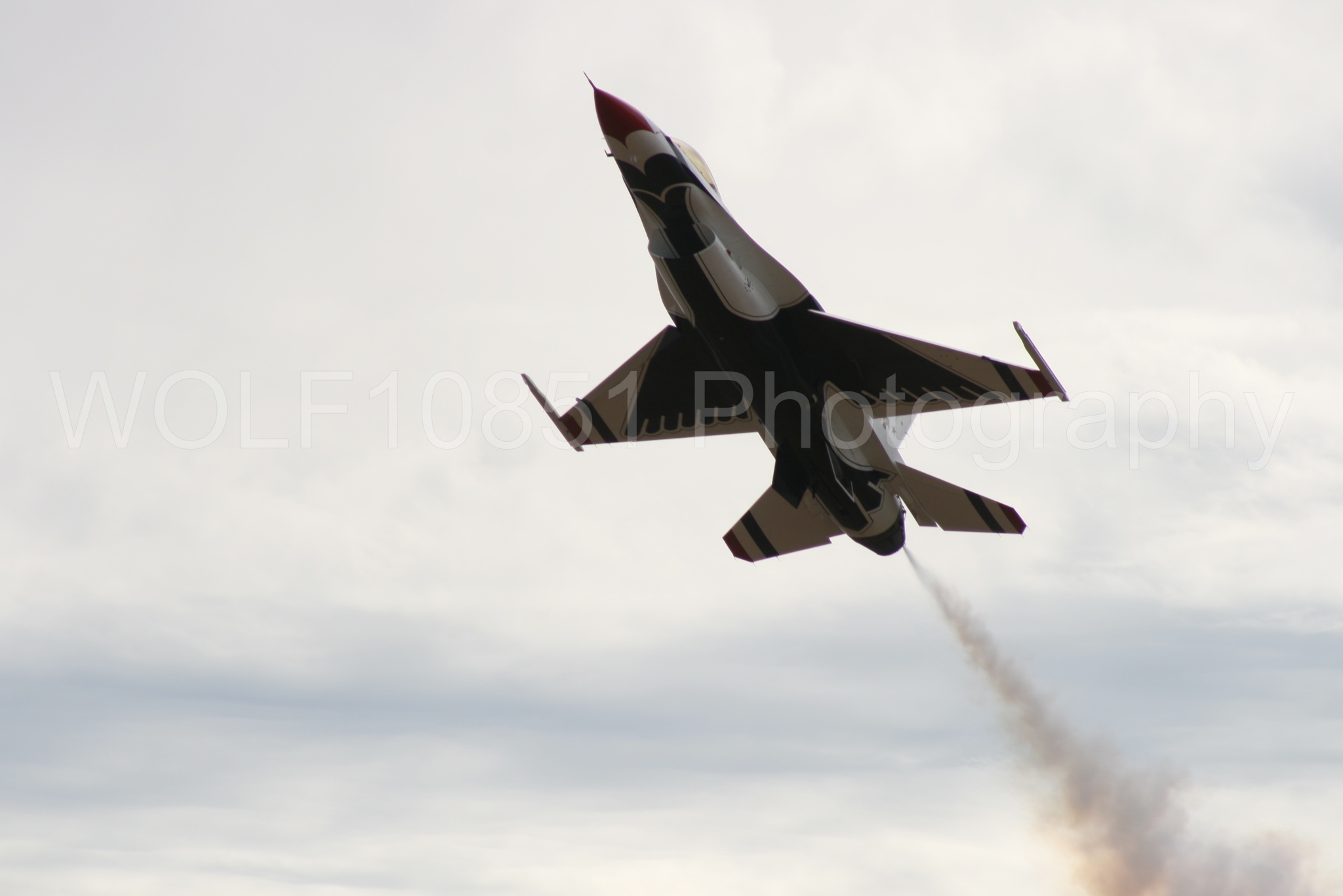 Aviation photography by WOLF10851 featuring F-16 Fighting Falcon, Thunderbirds, Red White and Blue, California Capital Airshow 2009.