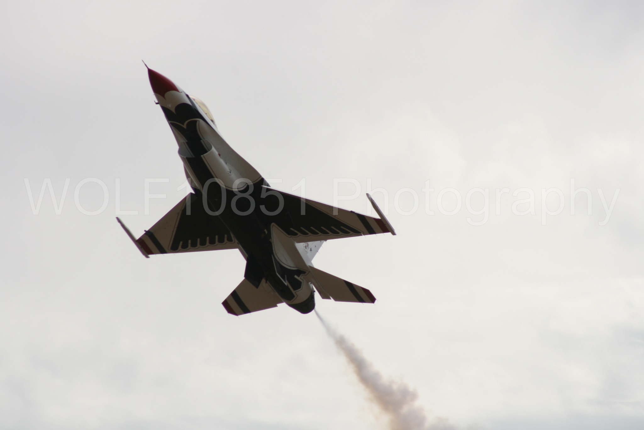 Aviation photography by WOLF10851 featuring F-16 Fighting Falcon, Thunderbirds, Red White and Blue, California Capital Airshow 2009.