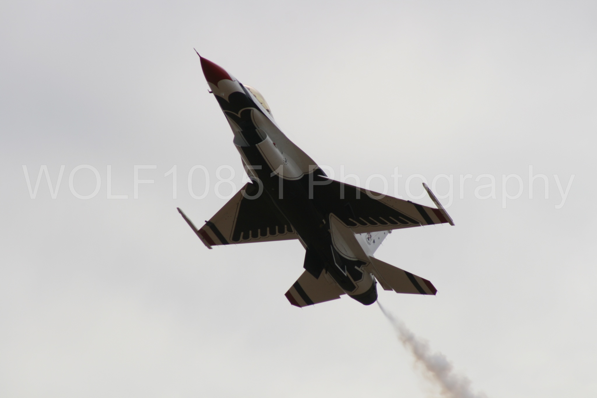 Aviation photography by WOLF10851 featuring F-16 Fighting Falcon, Thunderbirds, Red White and Blue, California Capital Airshow 2009.