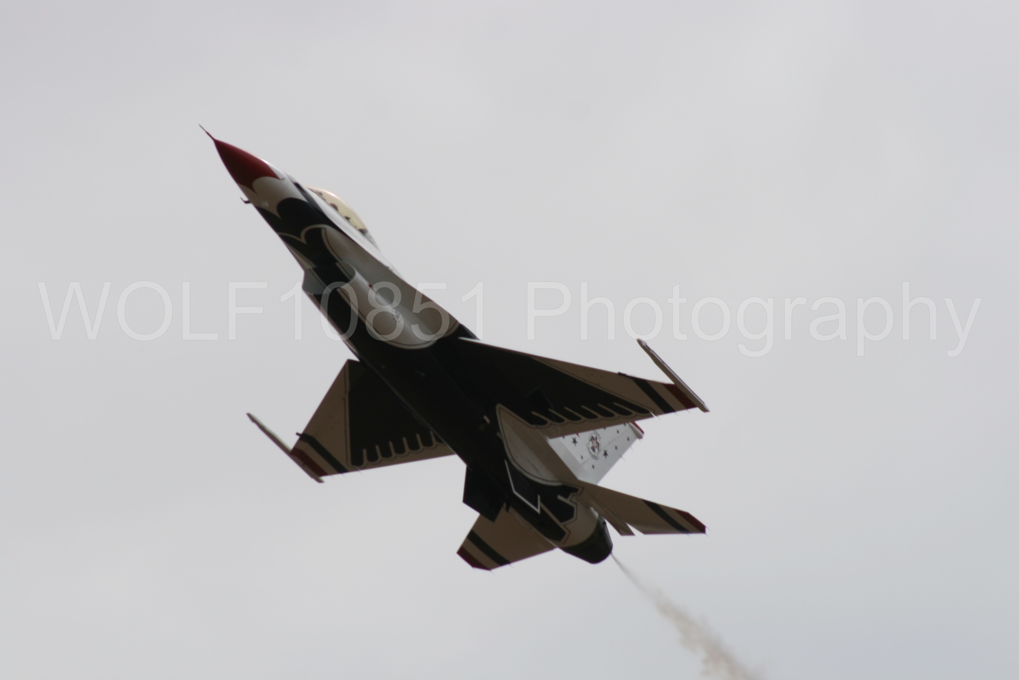 Aviation photography by WOLF10851 featuring F-16 Fighting Falcon, Thunderbirds, Red White and Blue, California Capital Airshow 2009.