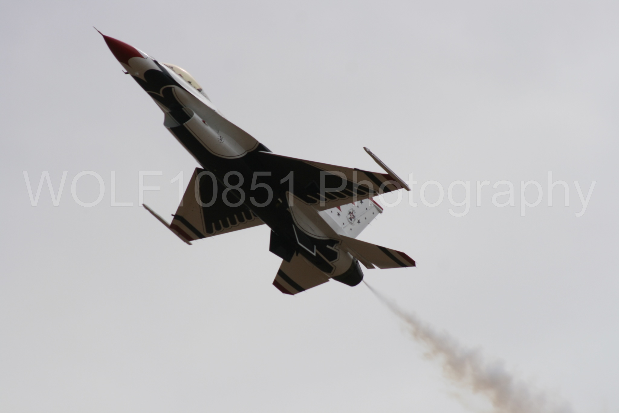 Aviation photography by WOLF10851 featuring F-16 Fighting Falcon, Thunderbirds, Red White and Blue, California Capital Airshow 2009.