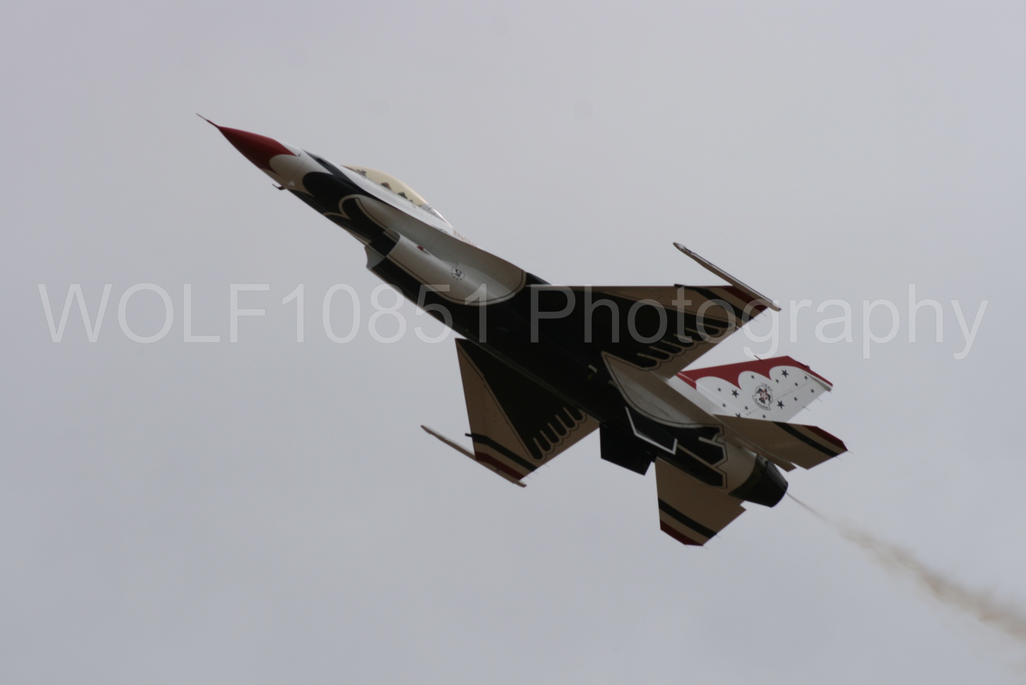 Aviation photography by WOLF10851 featuring F-16 Fighting Falcon, Thunderbirds, Red White and Blue, California Capital Airshow 2009.