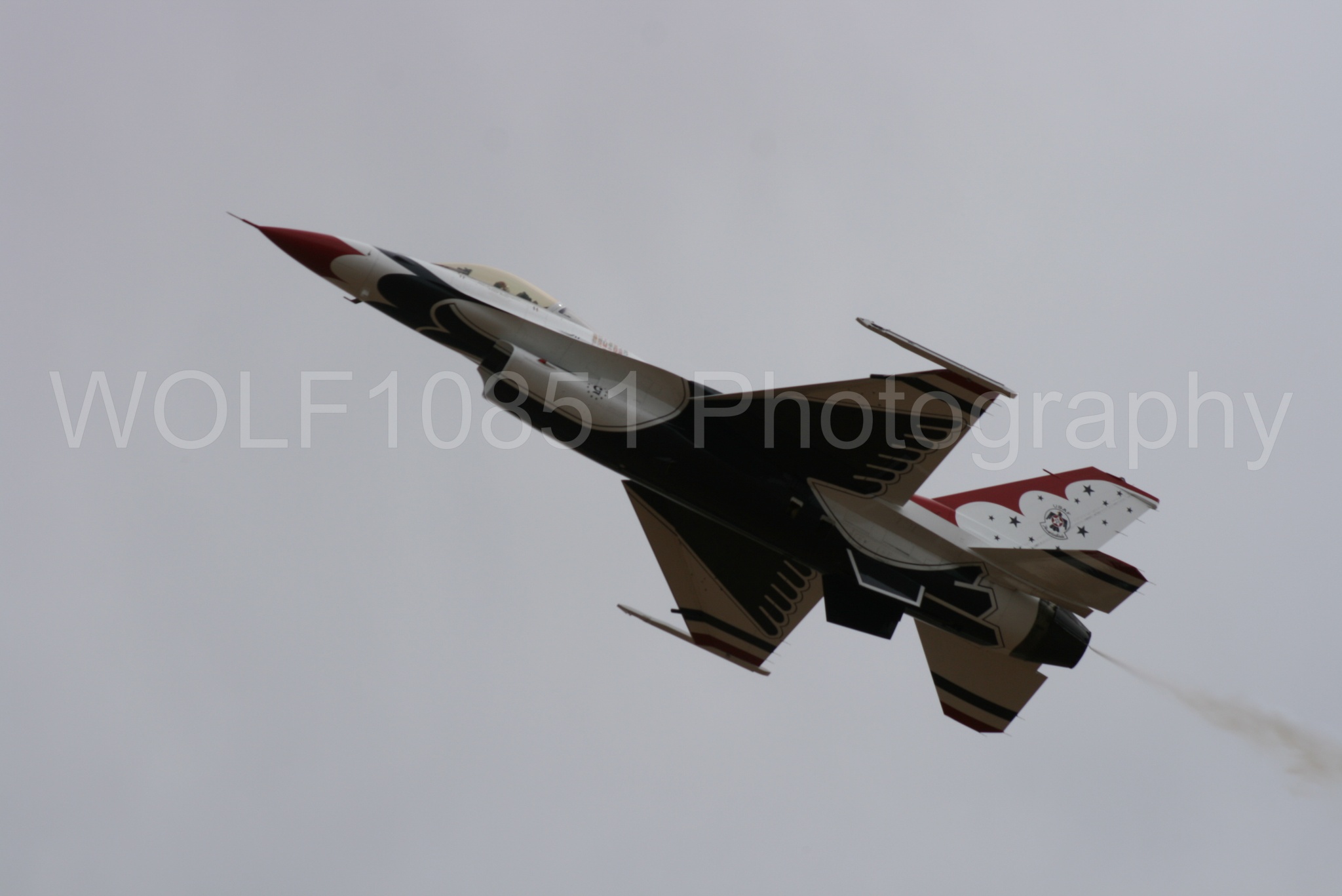 Aviation photography by WOLF10851 featuring F-16 Fighting Falcon, Thunderbirds, Red White and Blue, California Capital Airshow 2009.