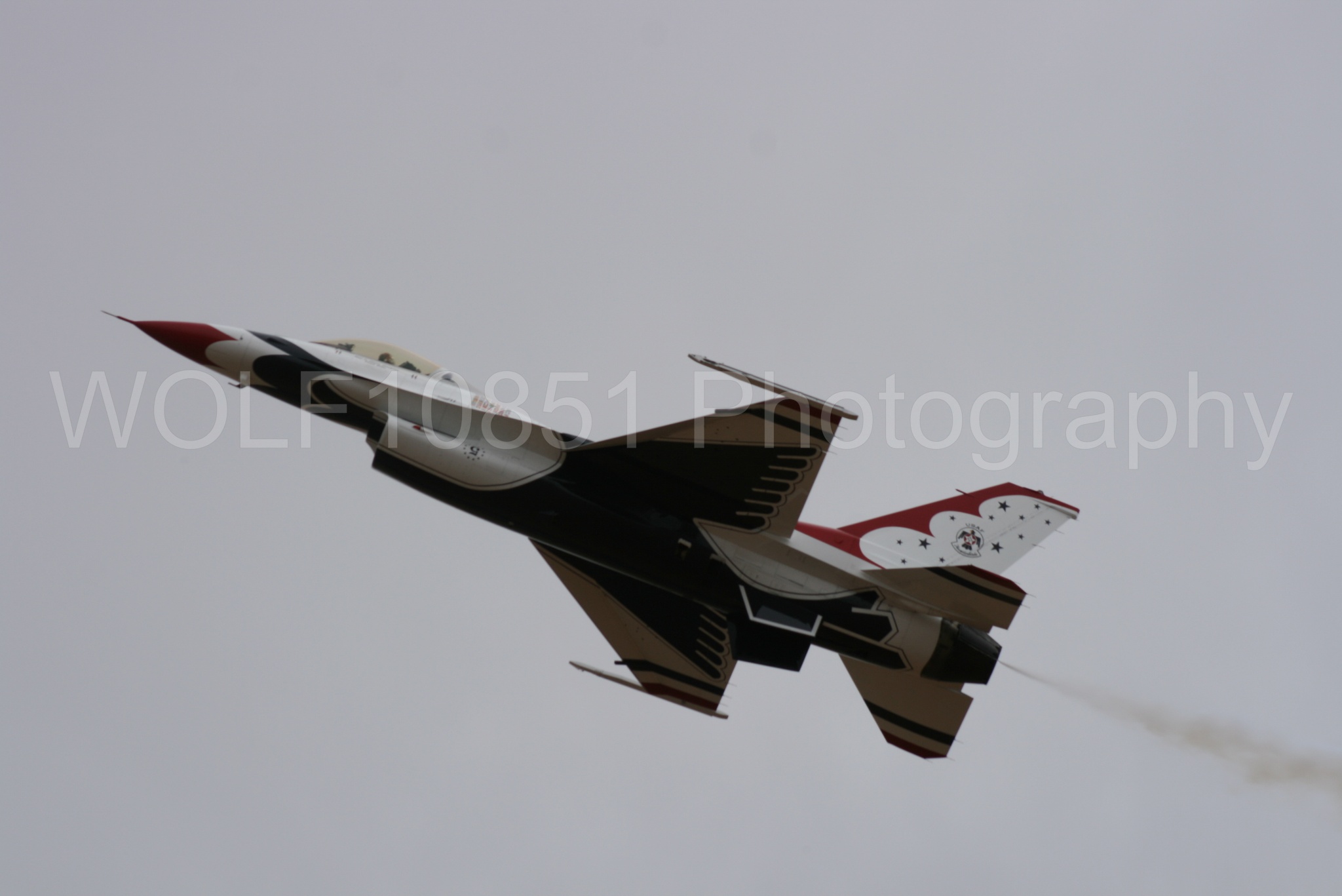 Aviation photography by WOLF10851 featuring F-16 Fighting Falcon, Thunderbirds, Red White and Blue, California Capital Airshow 2009.