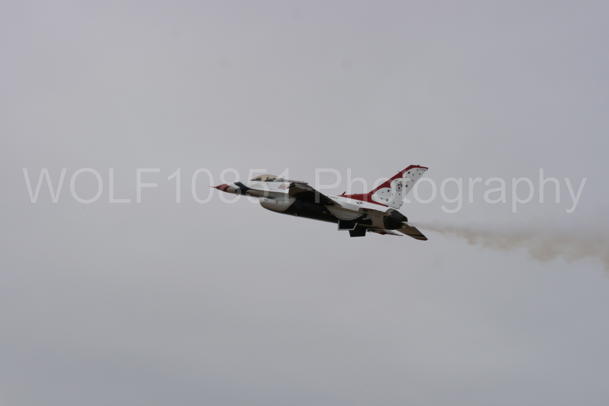 Aviation photography by WOLF10851 featuring F-16 Fighting Falcon, Thunderbirds, Red White and Blue, California Capital Airshow 2009.