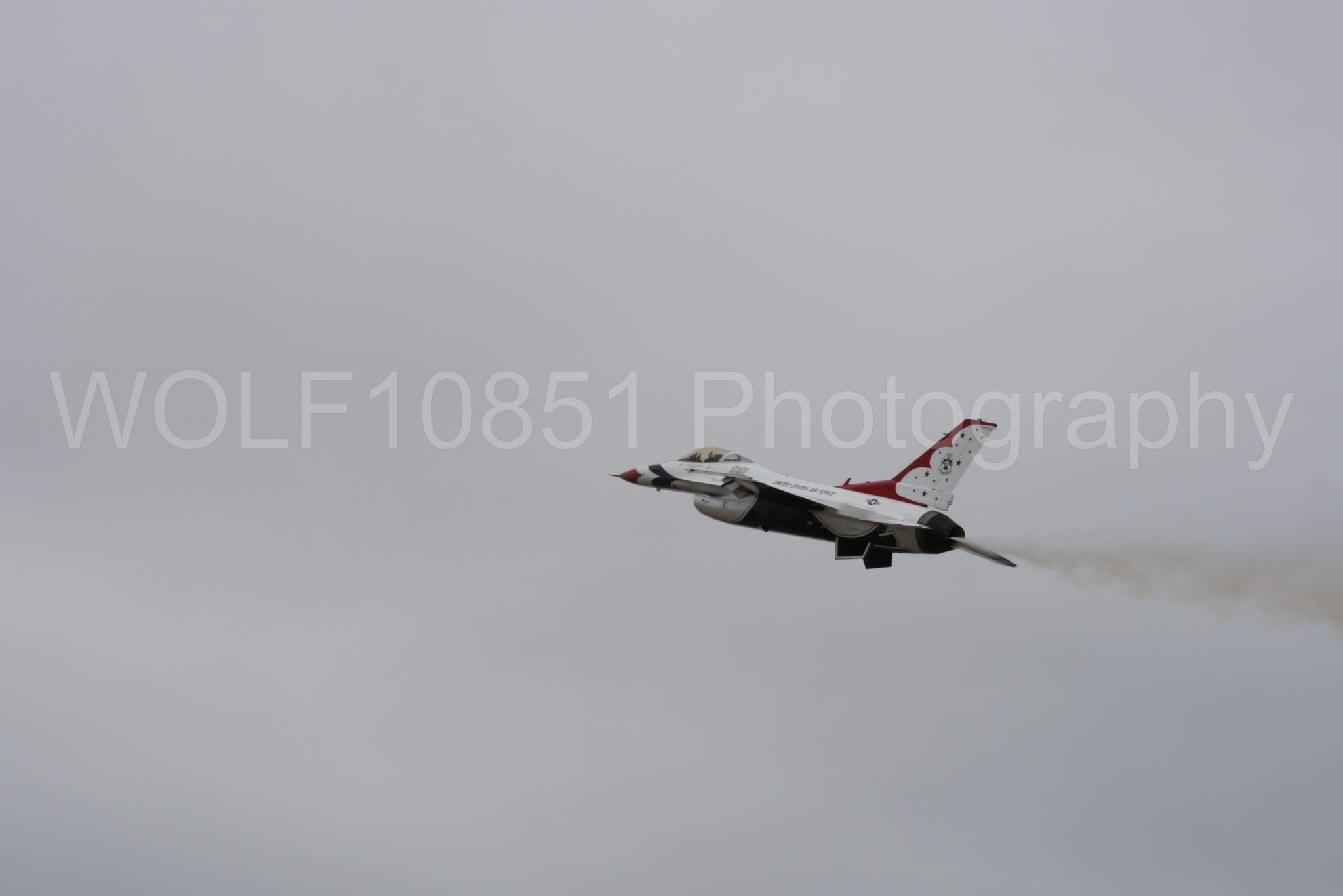 Aviation photography by WOLF10851 featuring F-16 Fighting Falcon, Thunderbirds, Red White and Blue, California Capital Airshow 2009.