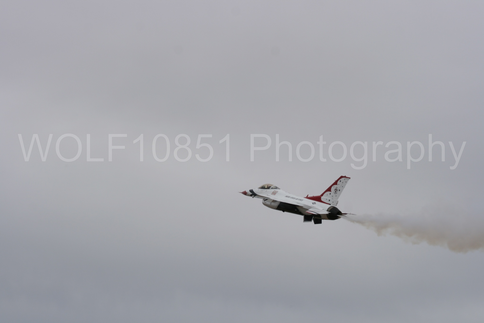 Aviation photography by WOLF10851 featuring F-16 Fighting Falcon, Thunderbirds, Red White and Blue, California Capital Airshow 2009.
