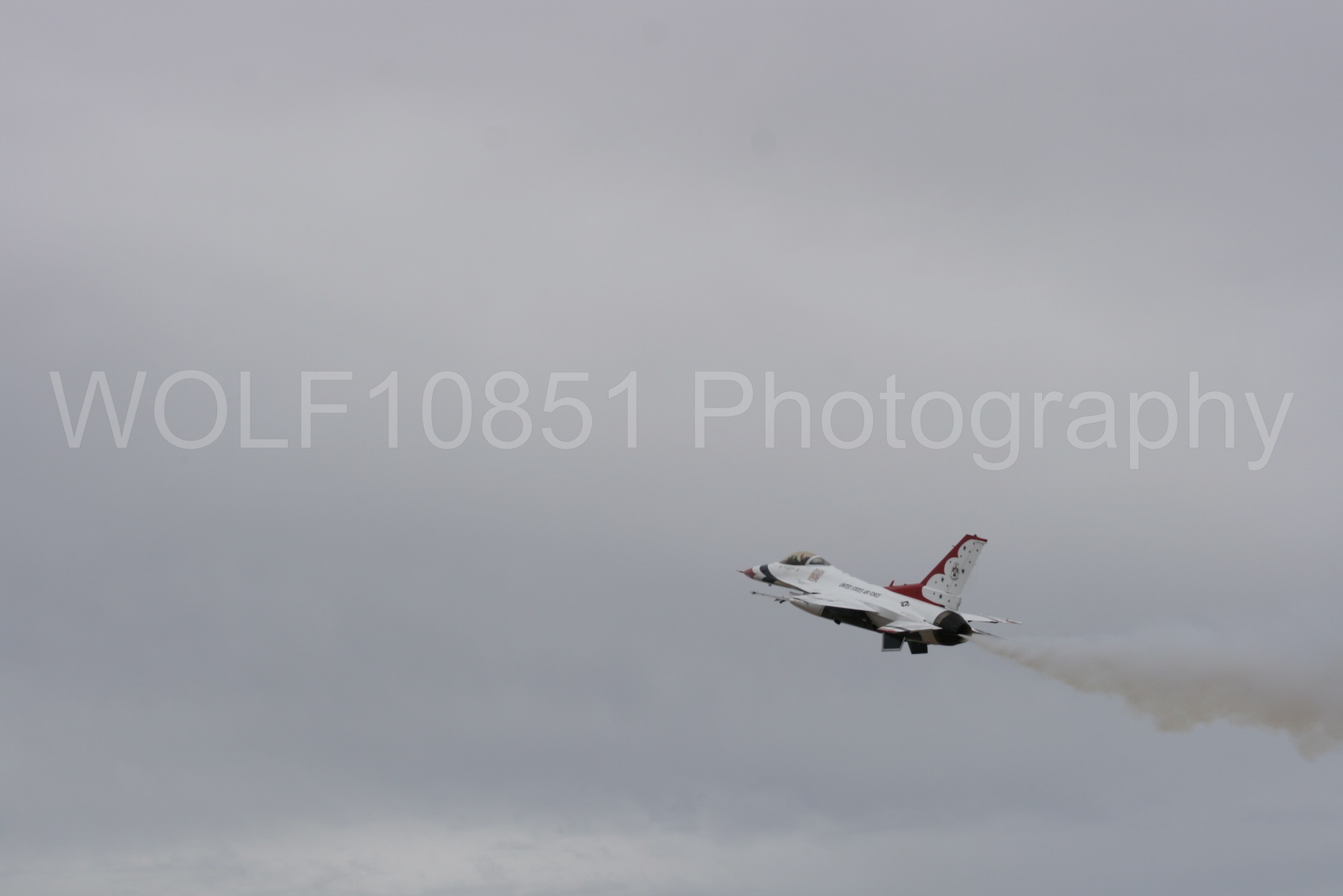 Aviation photography by WOLF10851 featuring F-16 Fighting Falcon, Thunderbirds, Red White and Blue, California Capital Airshow 2009.
