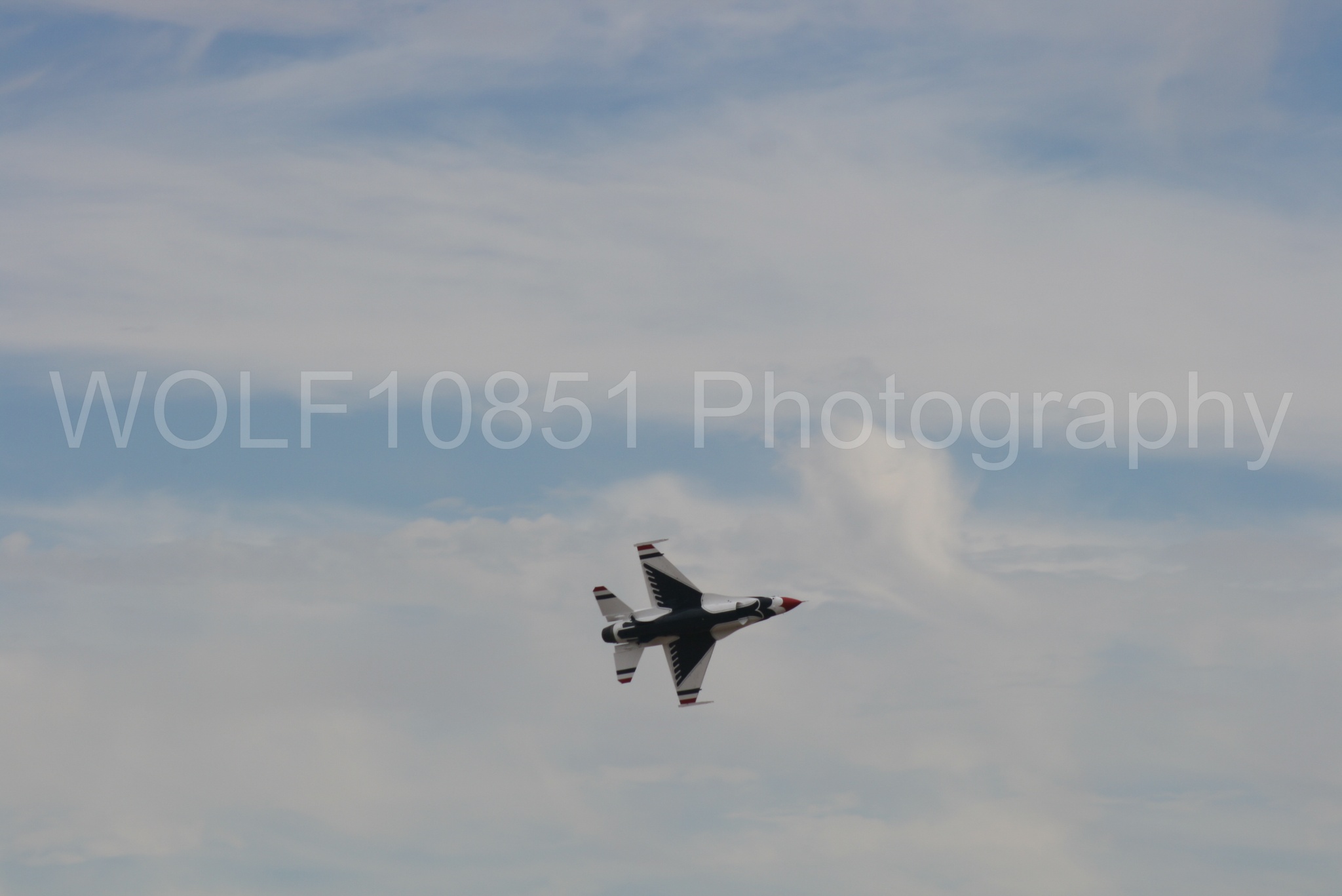 Aviation photography by WOLF10851 featuring F-16 Fighting Falcon, Thunderbirds, Red White and Blue, California Capital Airshow 2009.