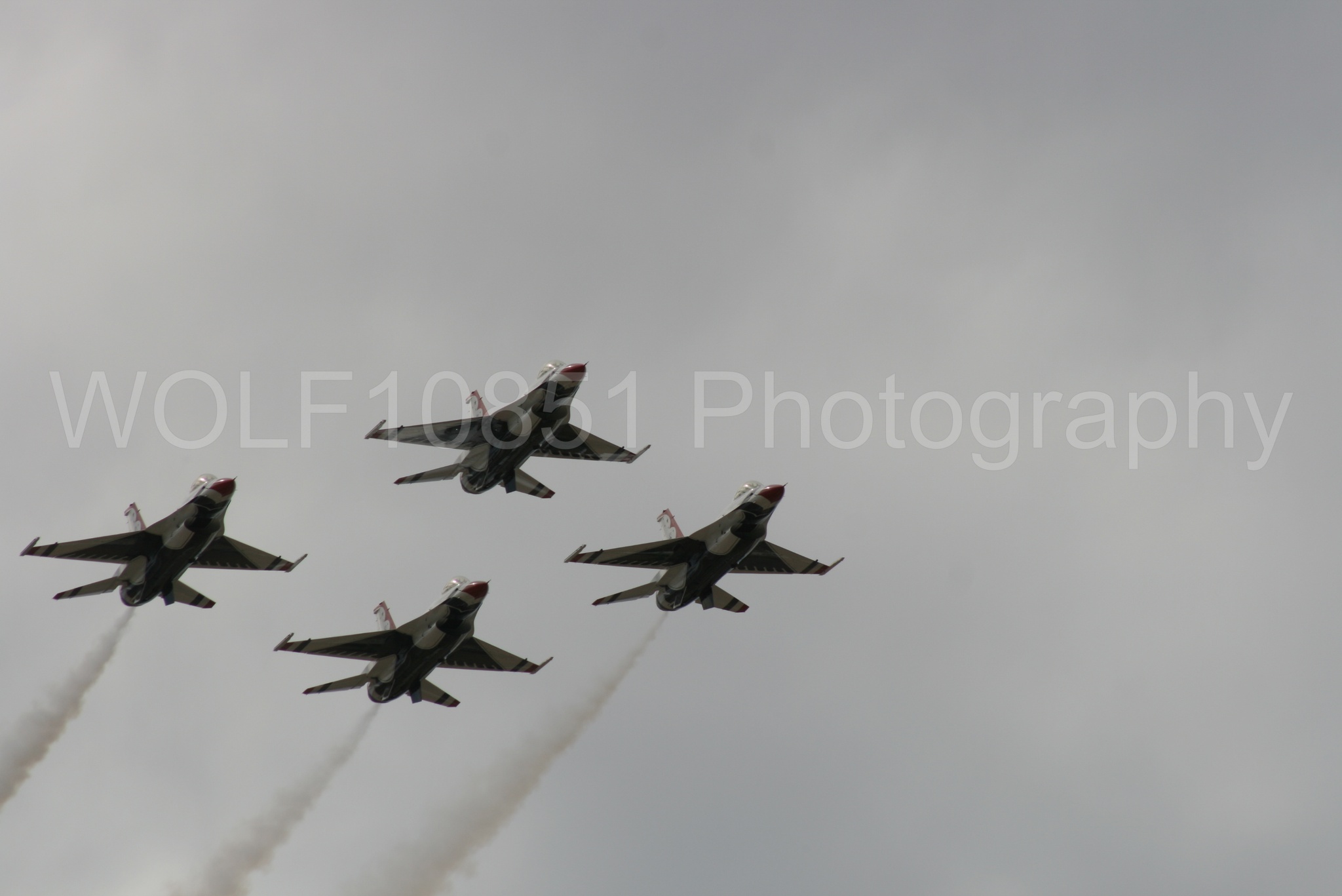 Aviation photography by WOLF10851 featuring F-16 Fighting Falcon, Thunderbirds, Red White and Blue, California Capital Airshow 2009.