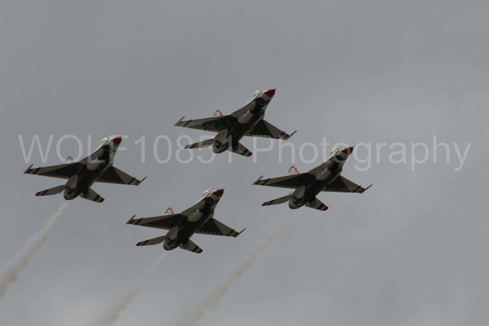 Aviation photography by WOLF10851 featuring F-16 Fighting Falcon, Thunderbirds, Red White and Blue, California Capital Airshow 2009.
