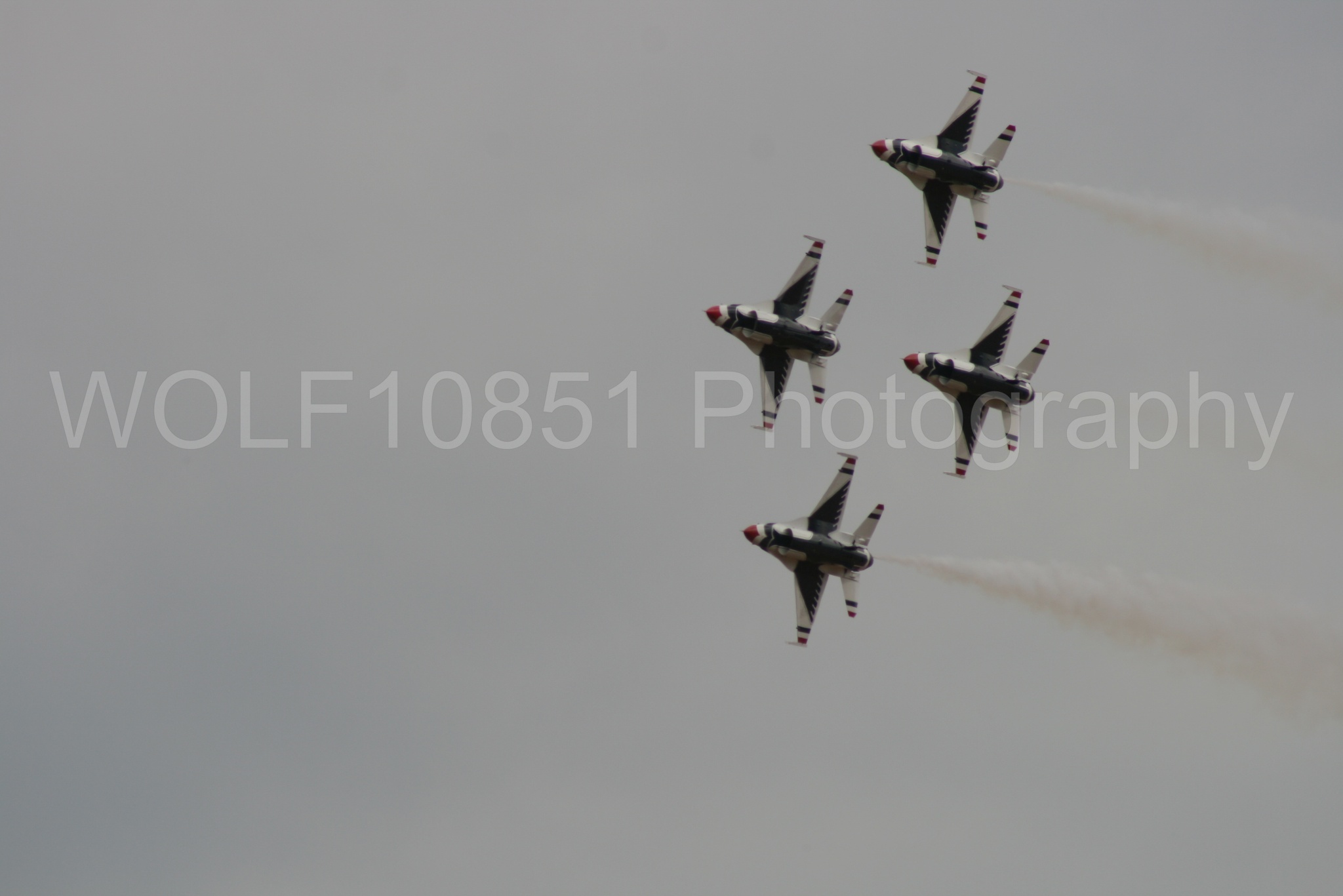 Aviation photography by WOLF10851 featuring F-16 Fighting Falcon, Thunderbirds, Red White and Blue, California Capital Airshow 2009.