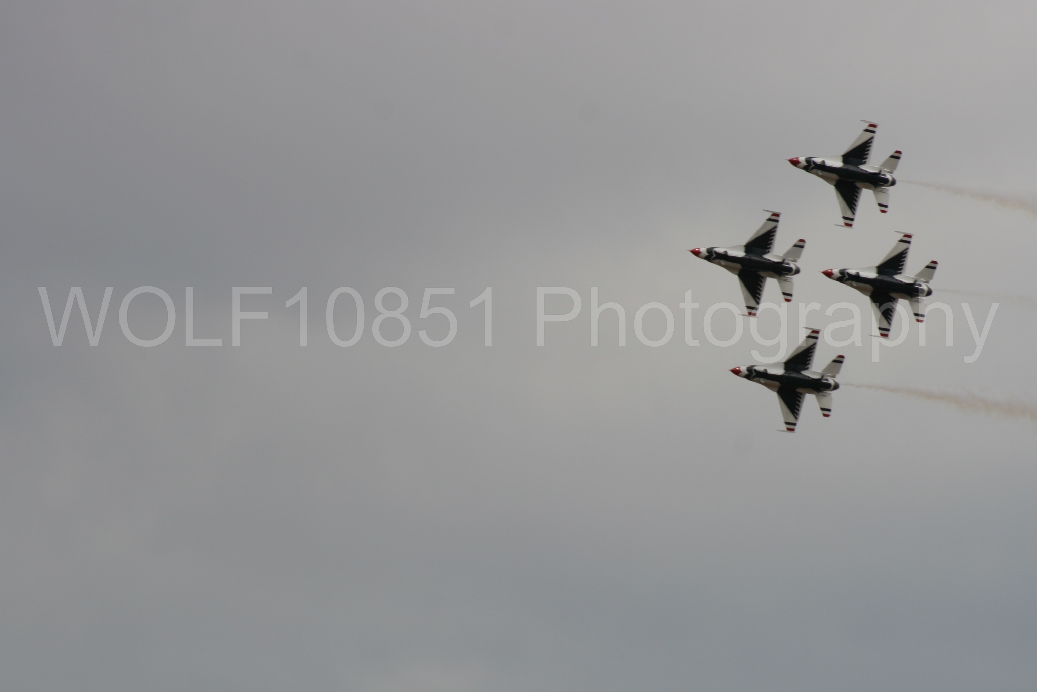 Aviation photography by WOLF10851 featuring F-16 Fighting Falcon, Thunderbirds, Red White and Blue, California Capital Airshow 2009.